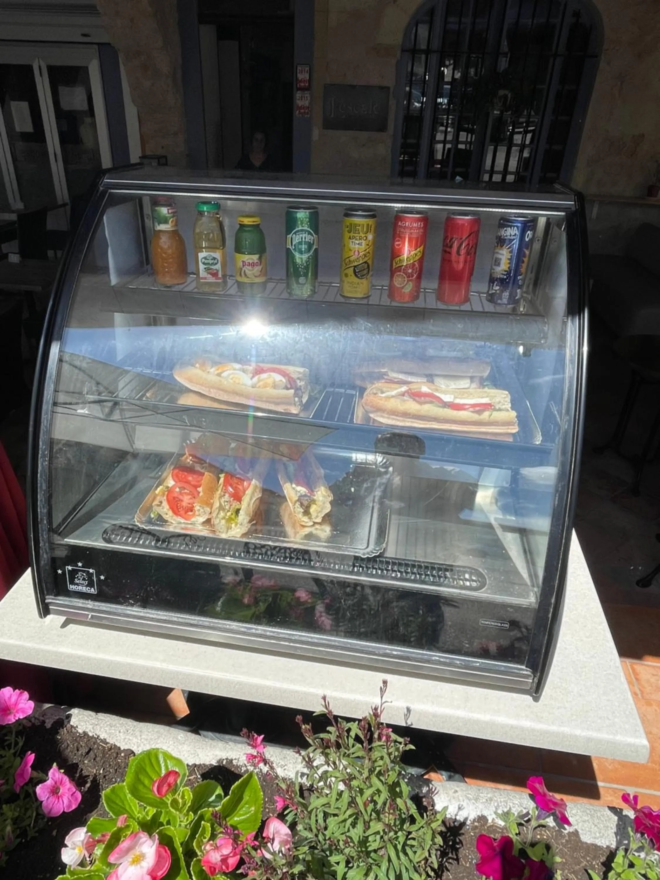 Food and drinks in Victorian Lodge