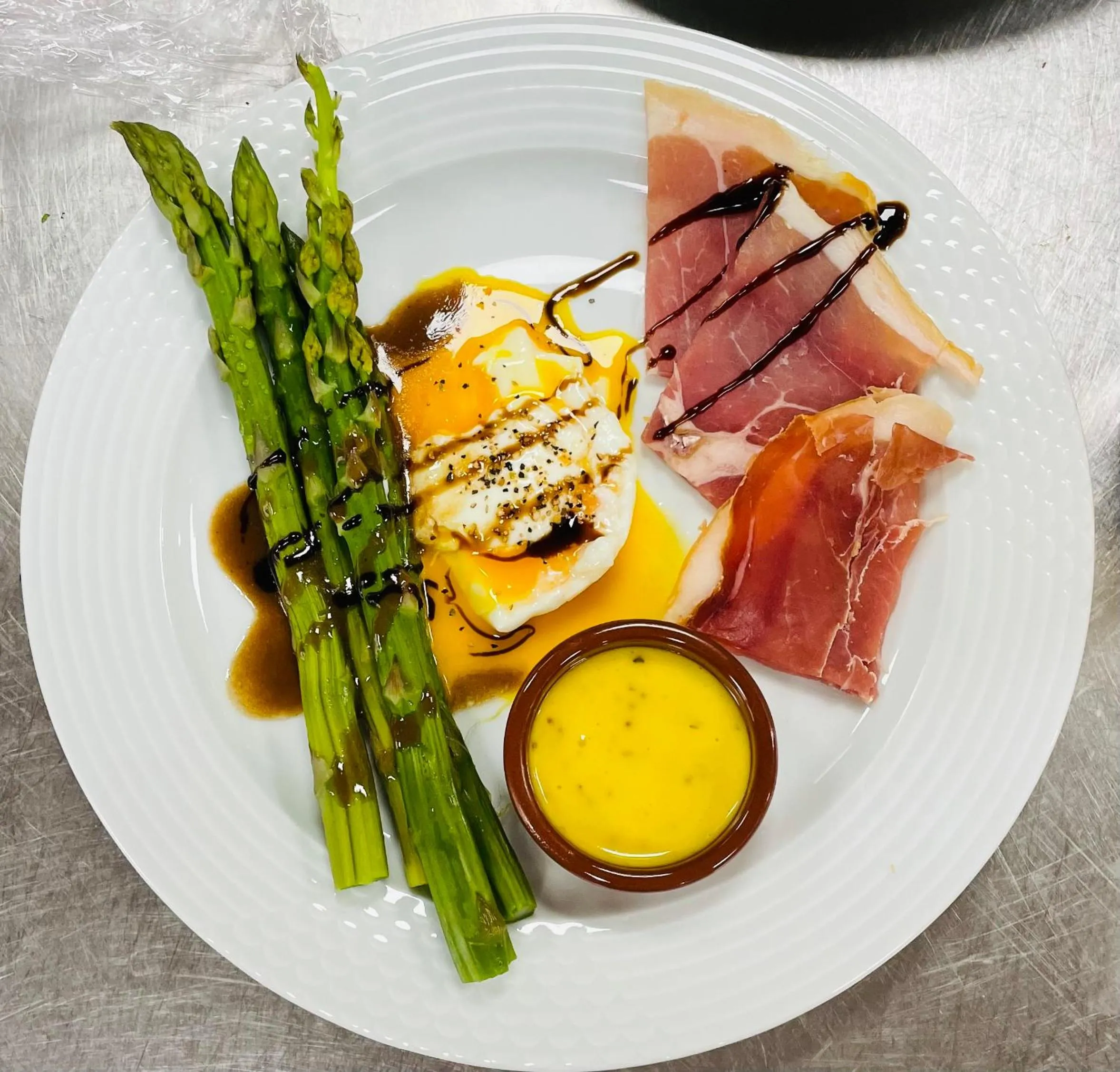 Food and drinks in Victorian Lodge