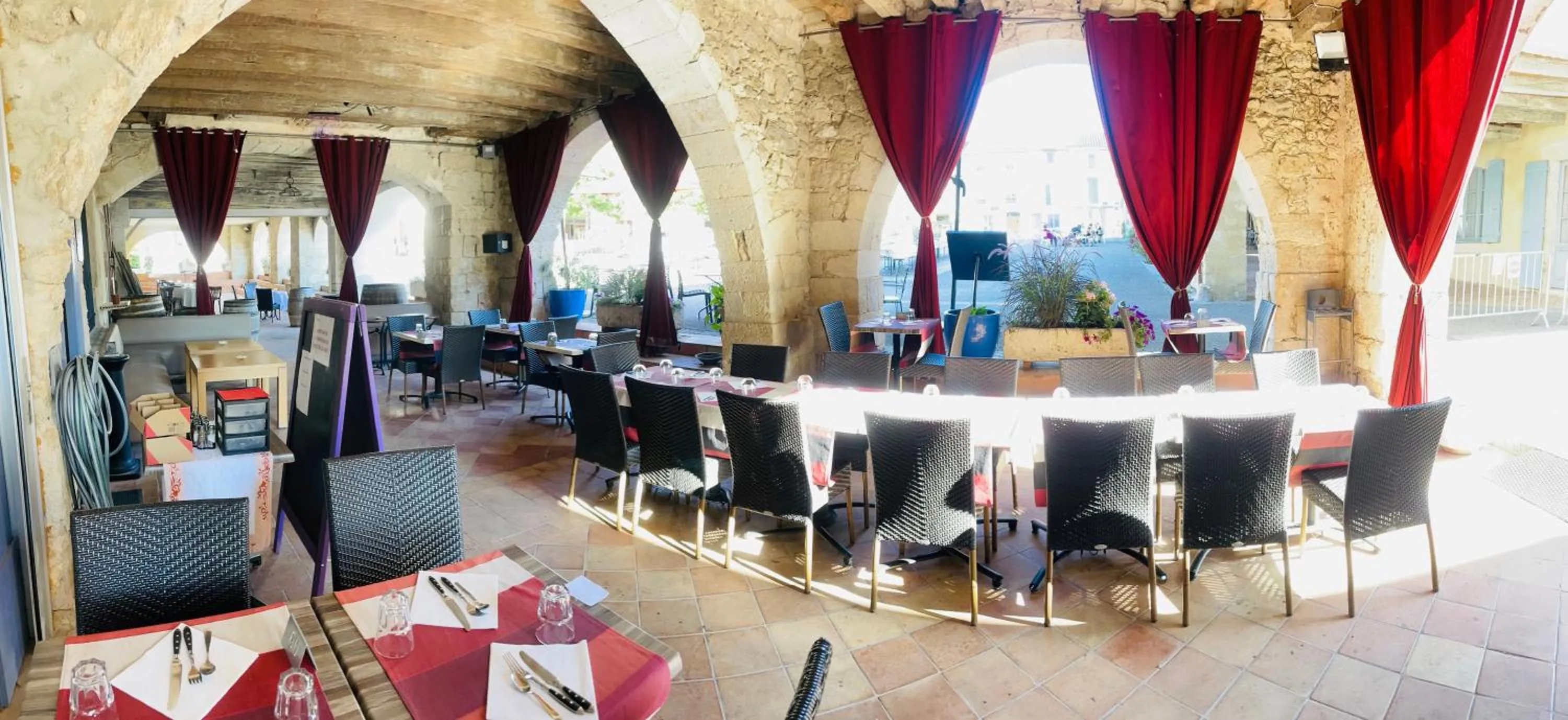 Restaurant/places to eat in Victorian Lodge