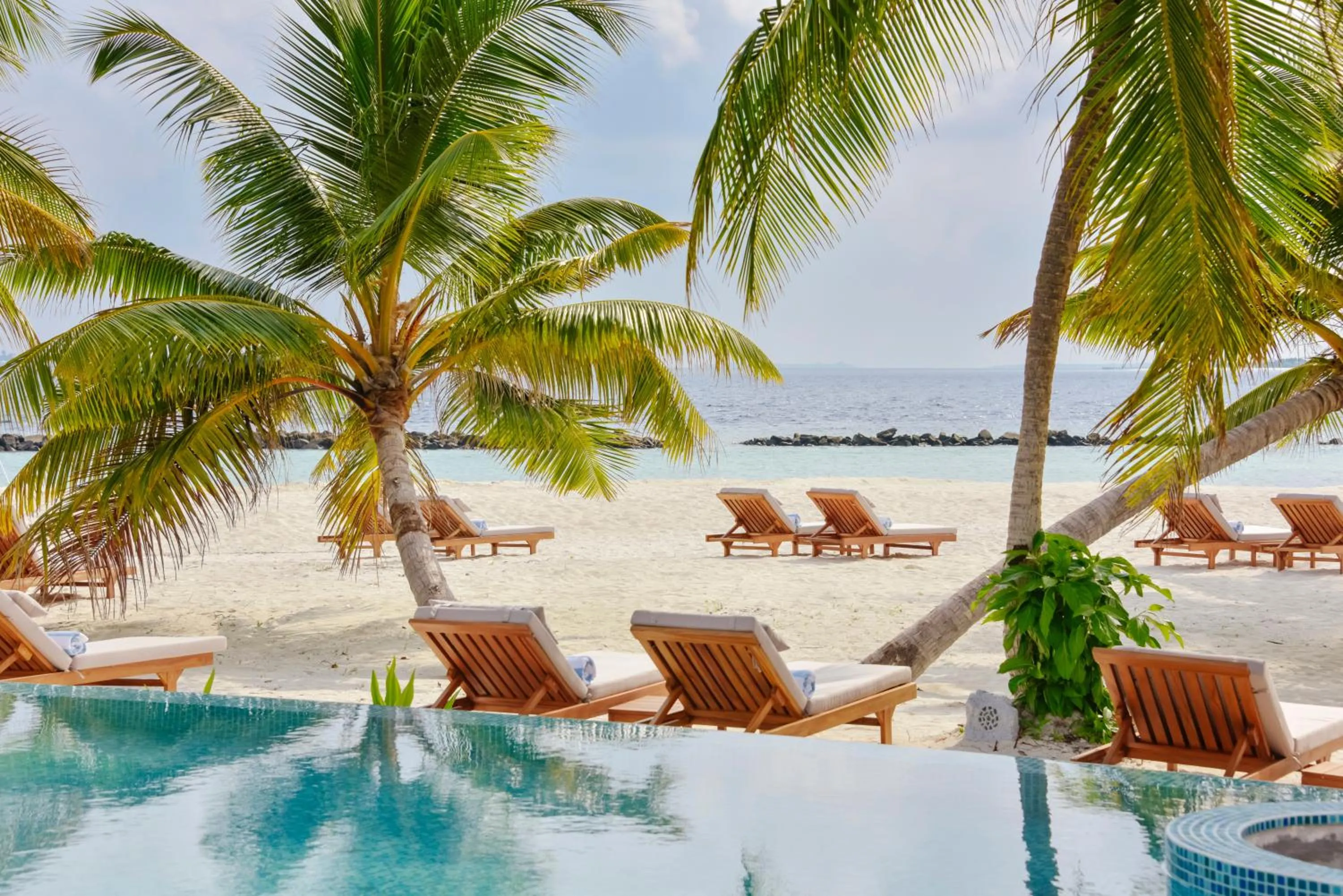 Lounge or bar in Dhigali Maldives - A Premium All-Inclusive Resort