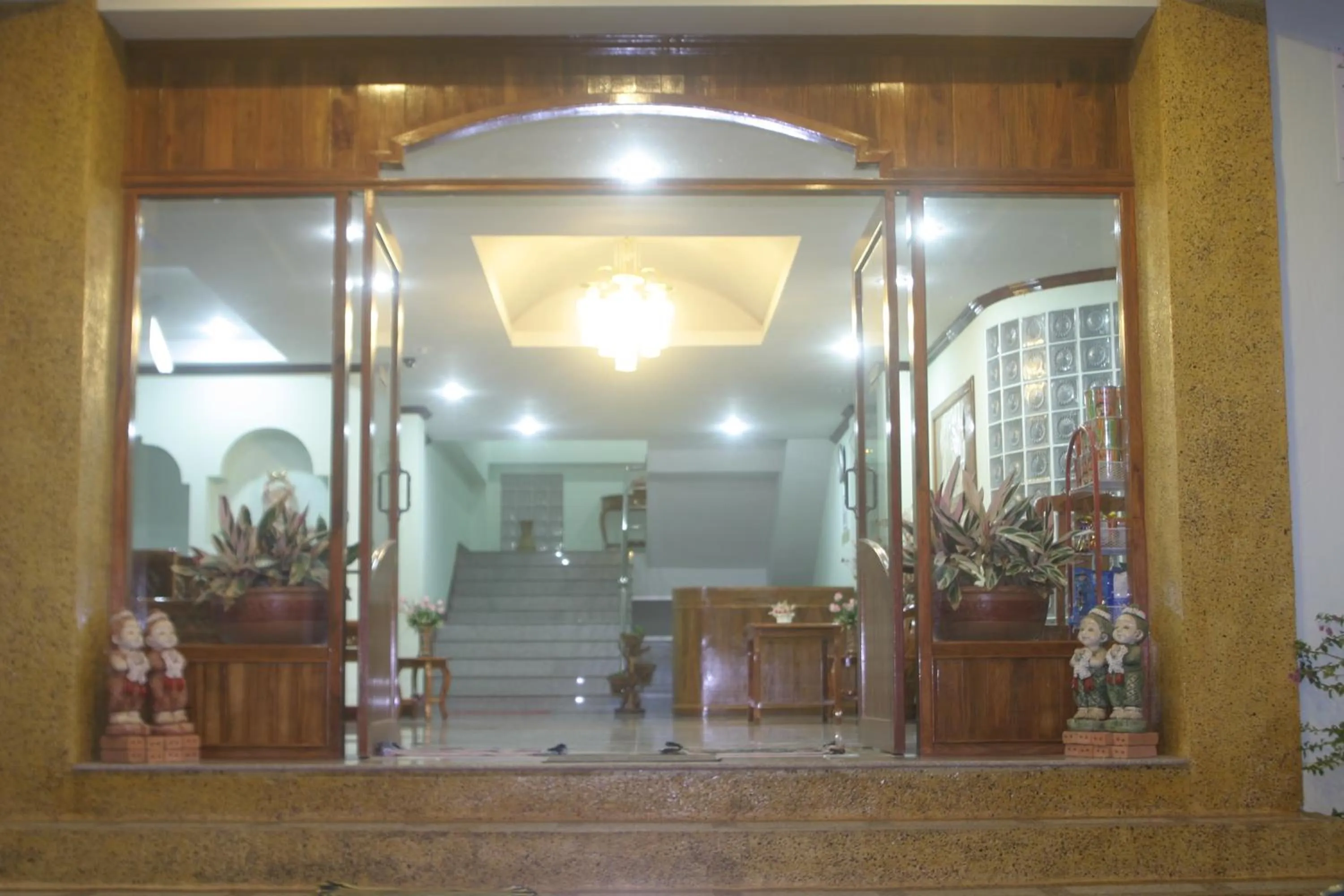 Facade/entrance in SP Residence