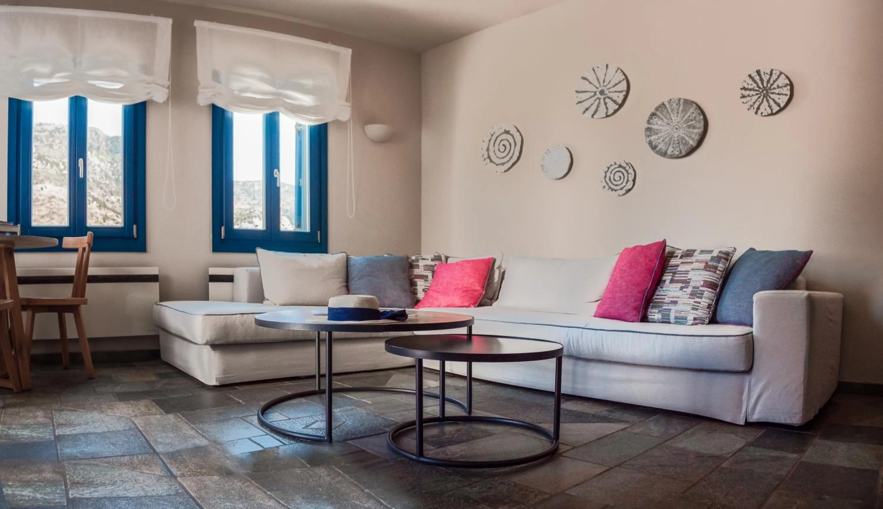 Living room in Sifnos House - Rooms and SPA