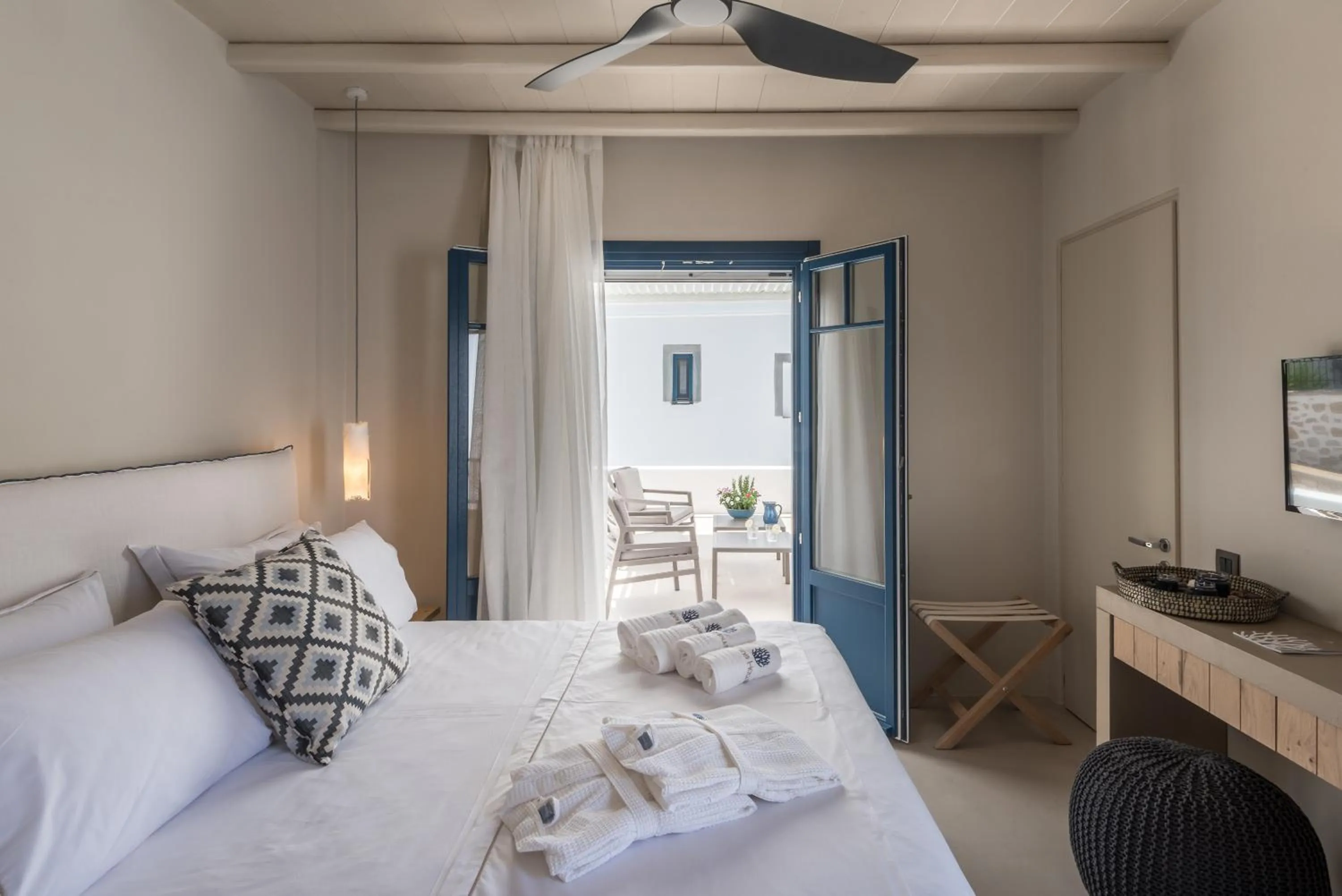 Bed in Sifnos House - Rooms and SPA
