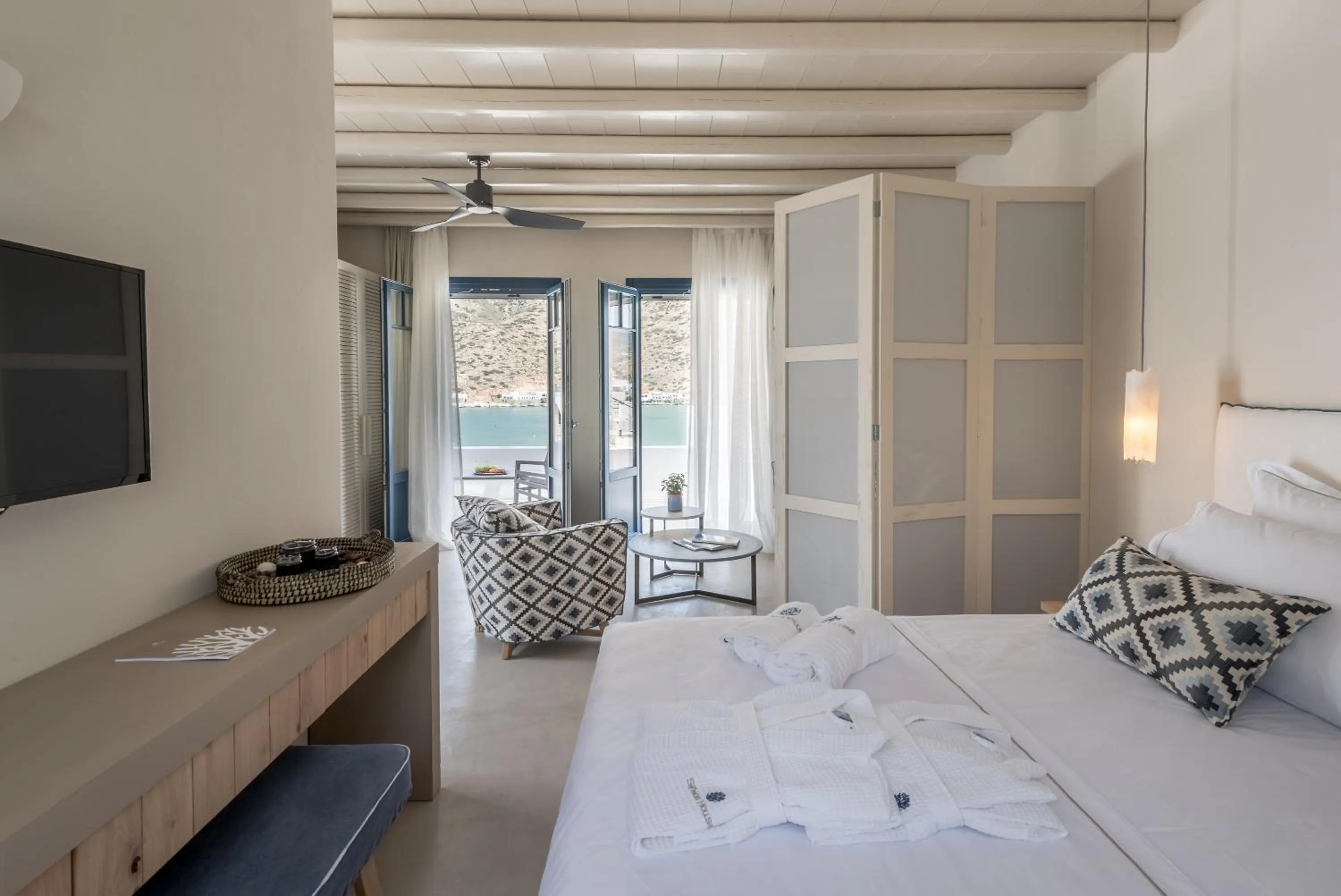 Bed in Sifnos House - Rooms and SPA