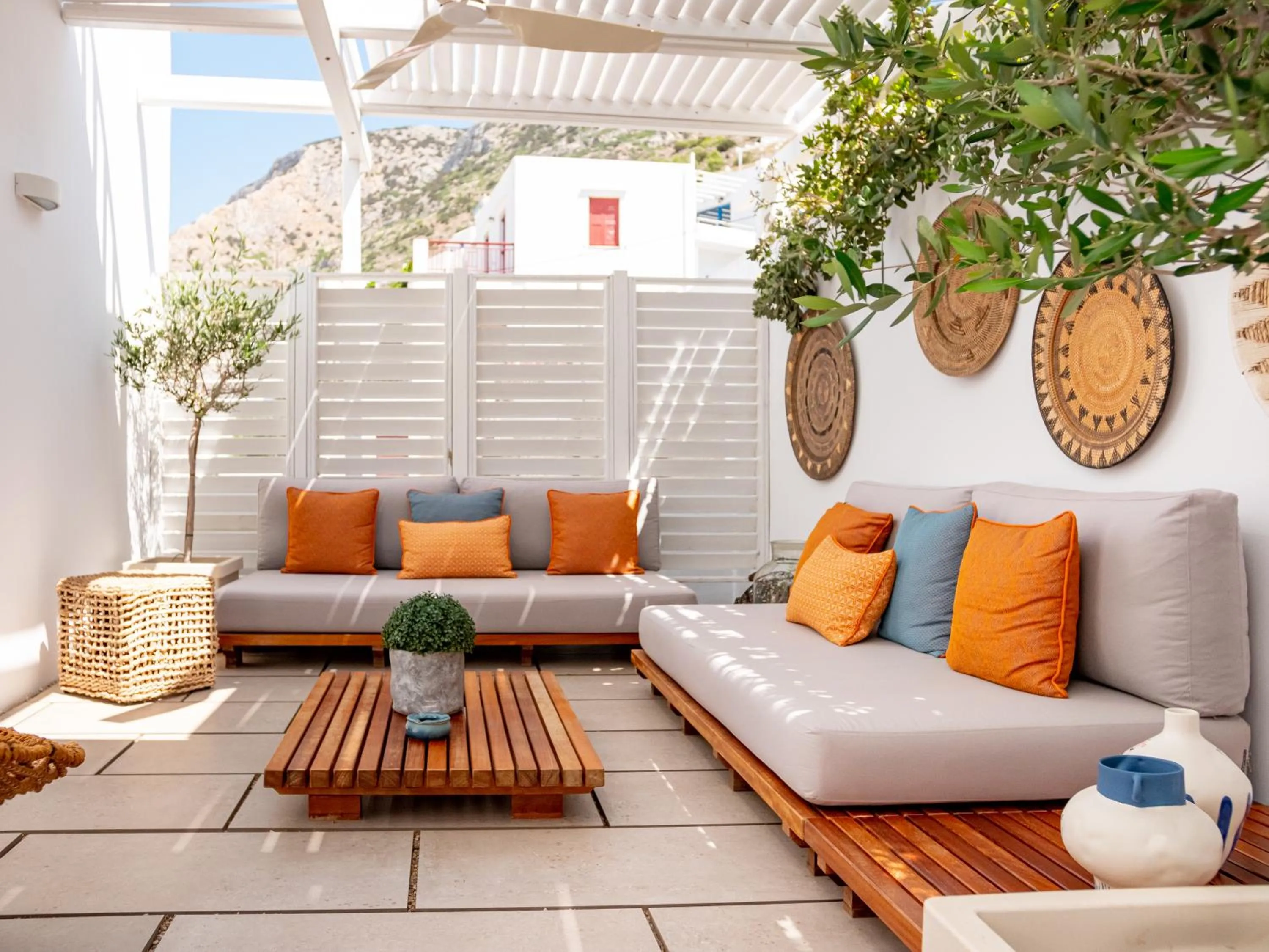 Seating area in Sifnos House - Rooms and SPA