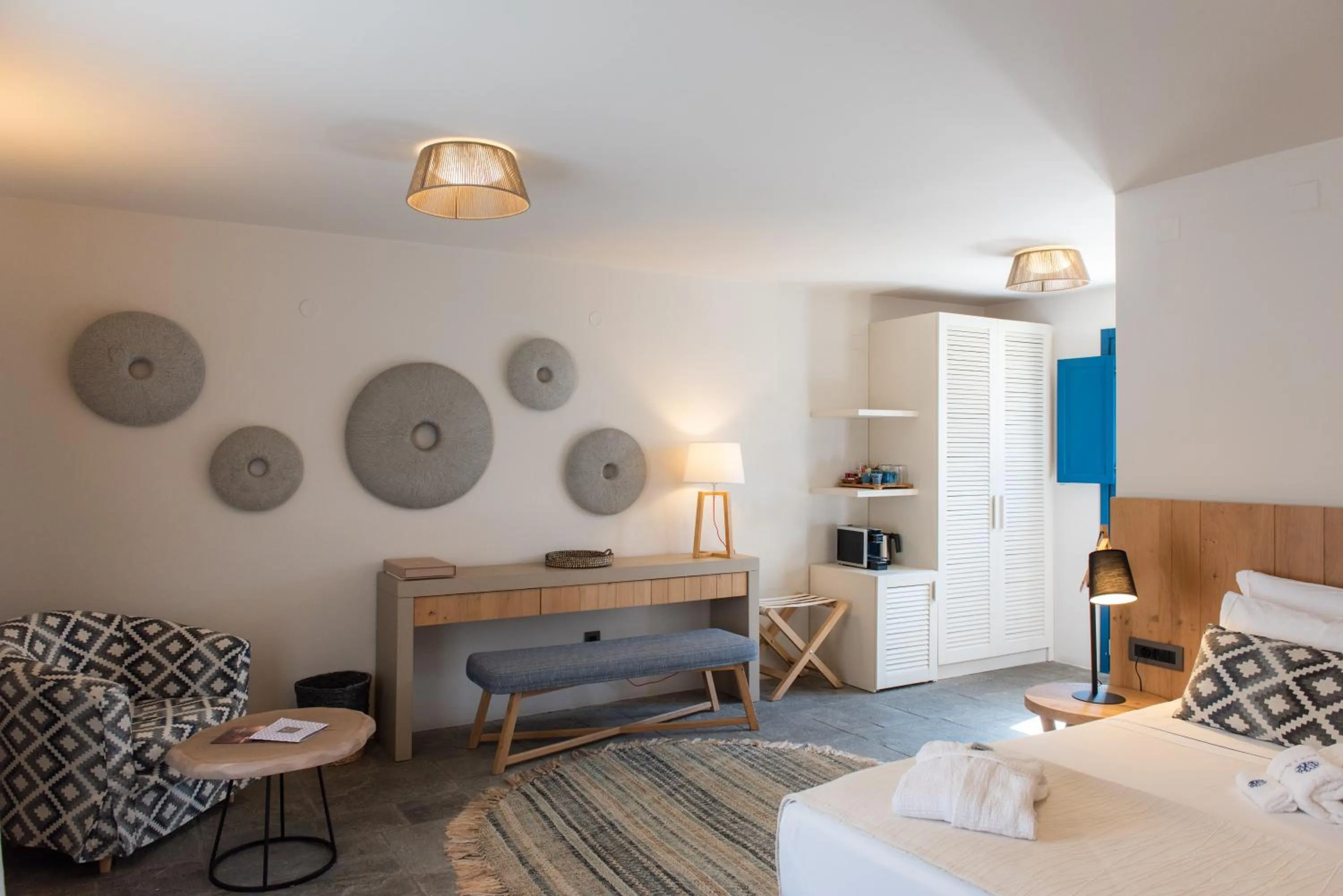 Decorative detail, Bed in Sifnos House - Rooms and SPA