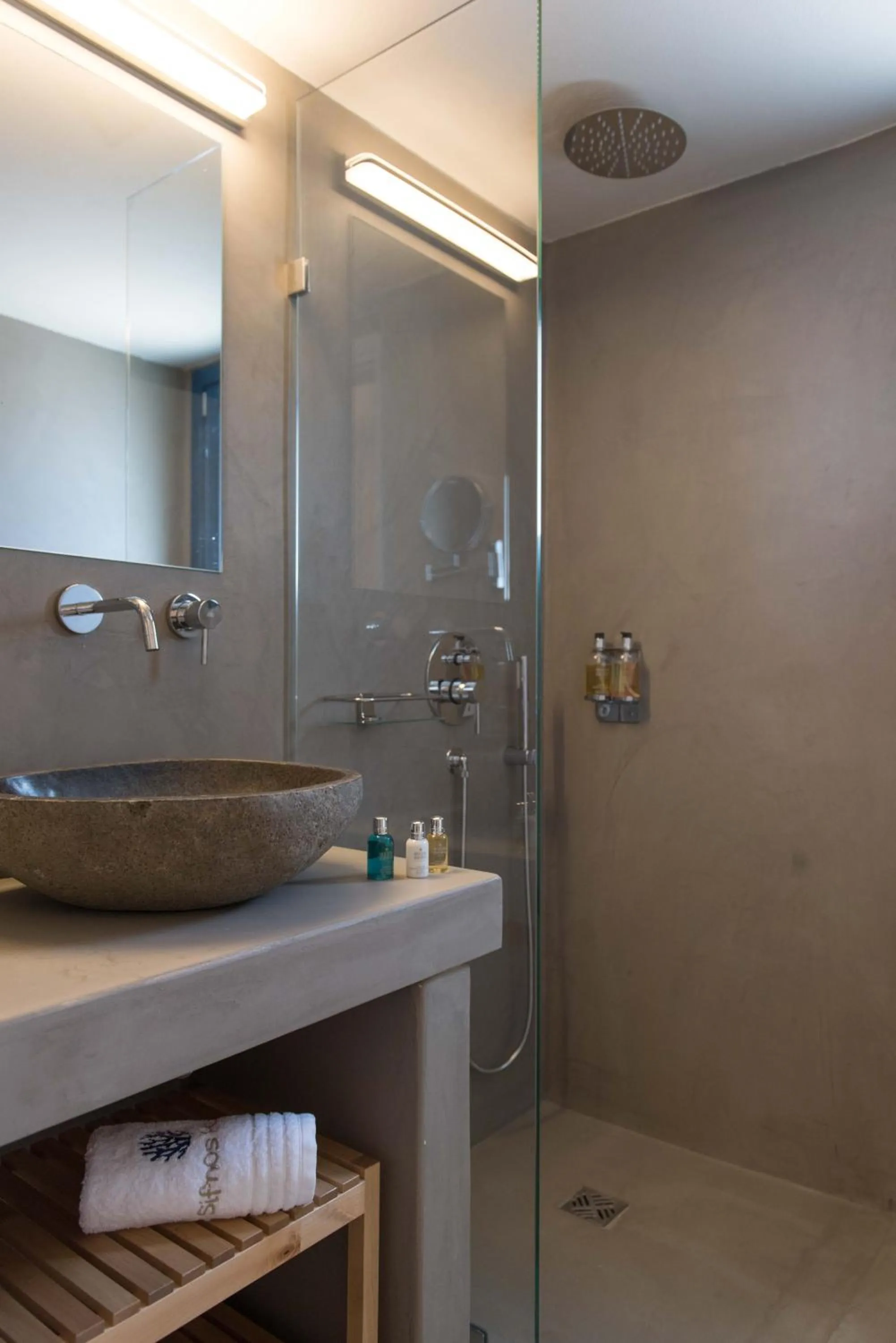 Shower in Sifnos House - Rooms and SPA