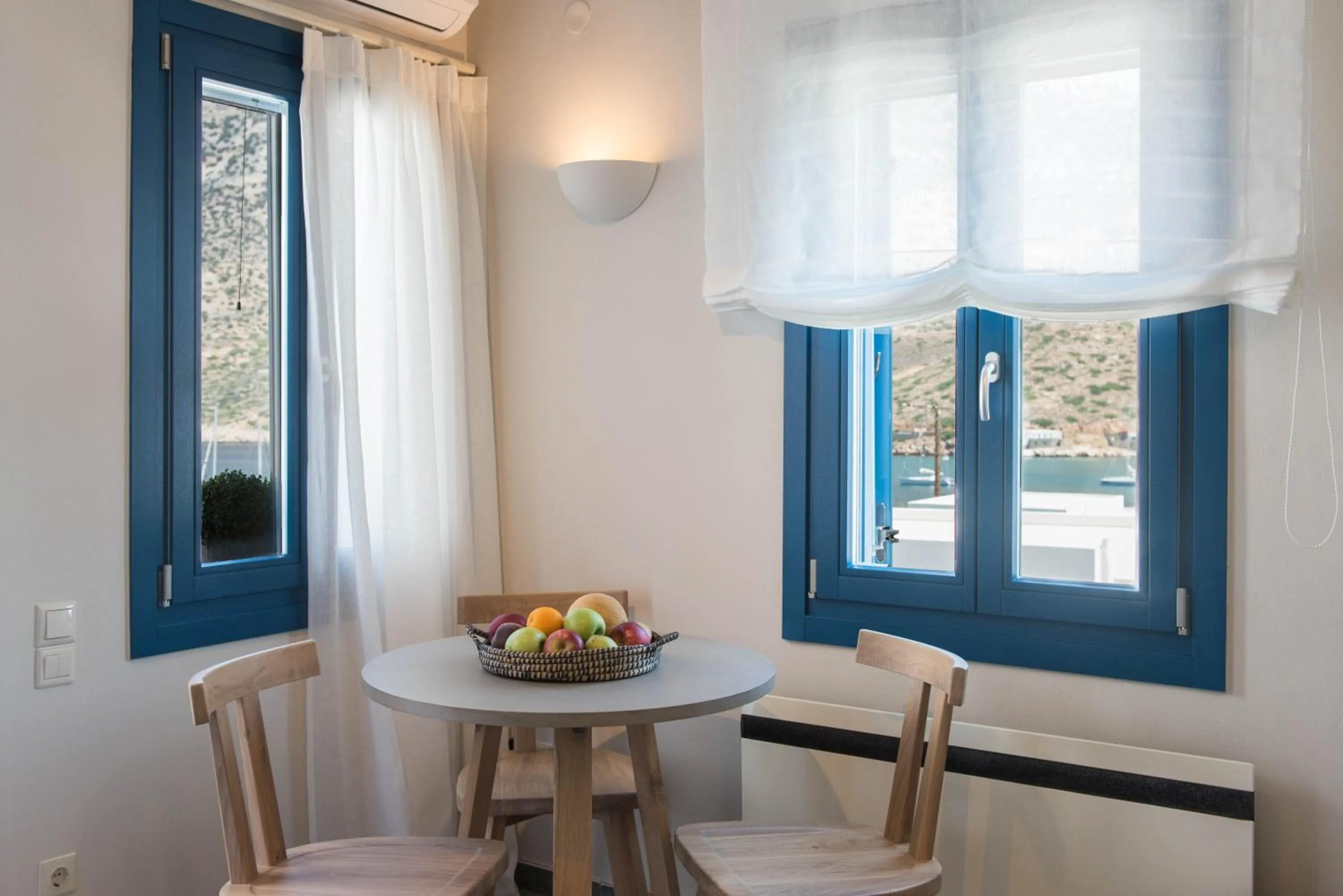Dining area in Sifnos House - Rooms and SPA