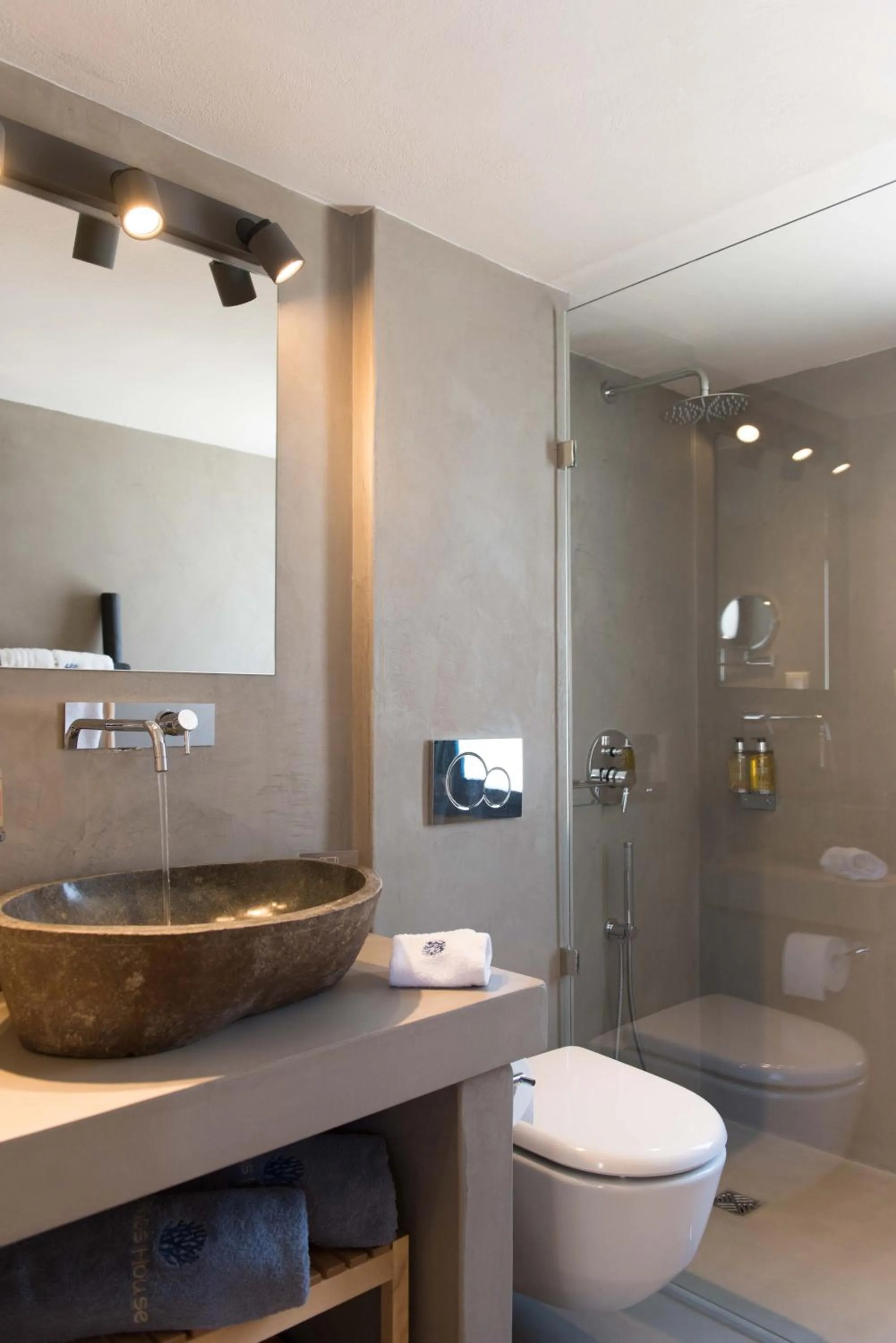 Shower in Sifnos House - Rooms and SPA