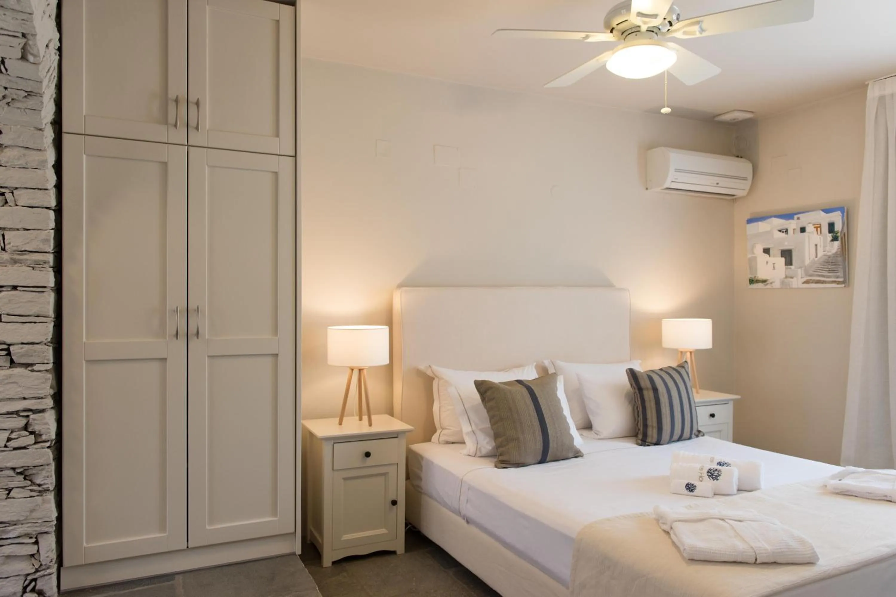 Bed in Sifnos House - Rooms and SPA