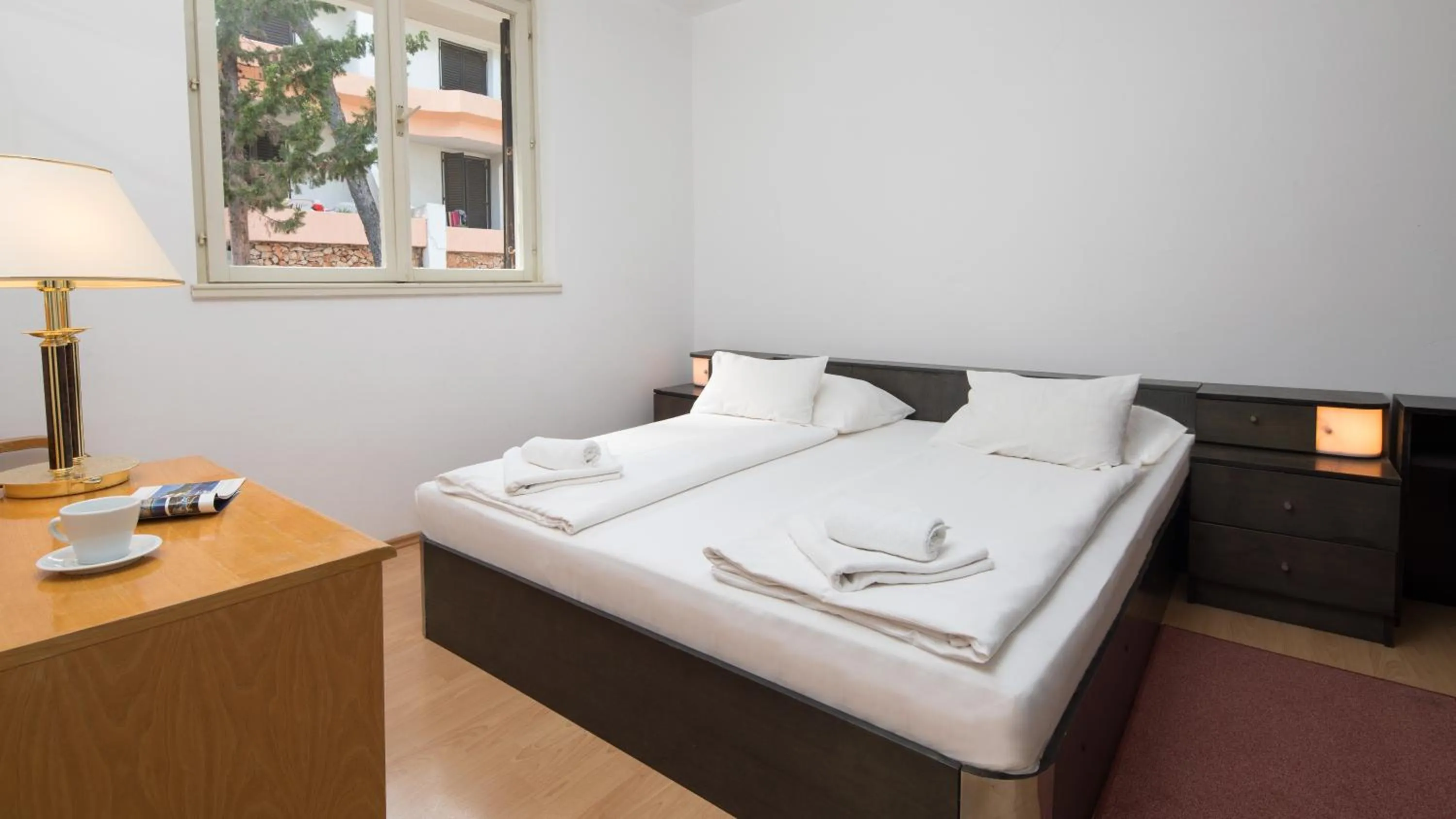 Bedroom, Bed in Fontana Resort