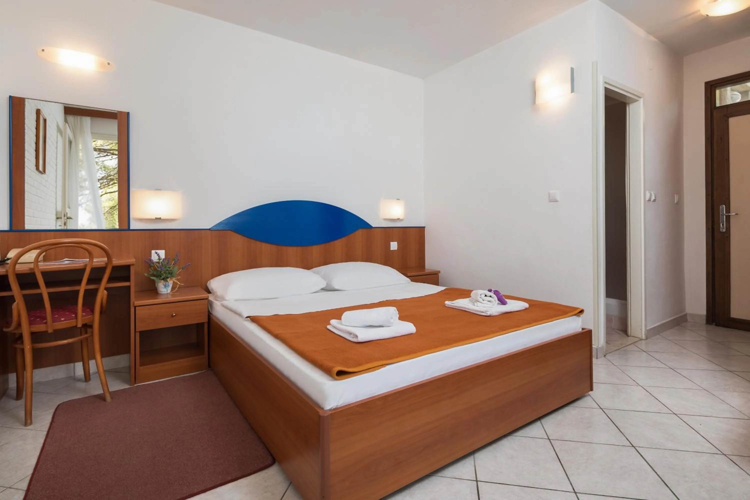 Bedroom, Bed in Fontana Resort