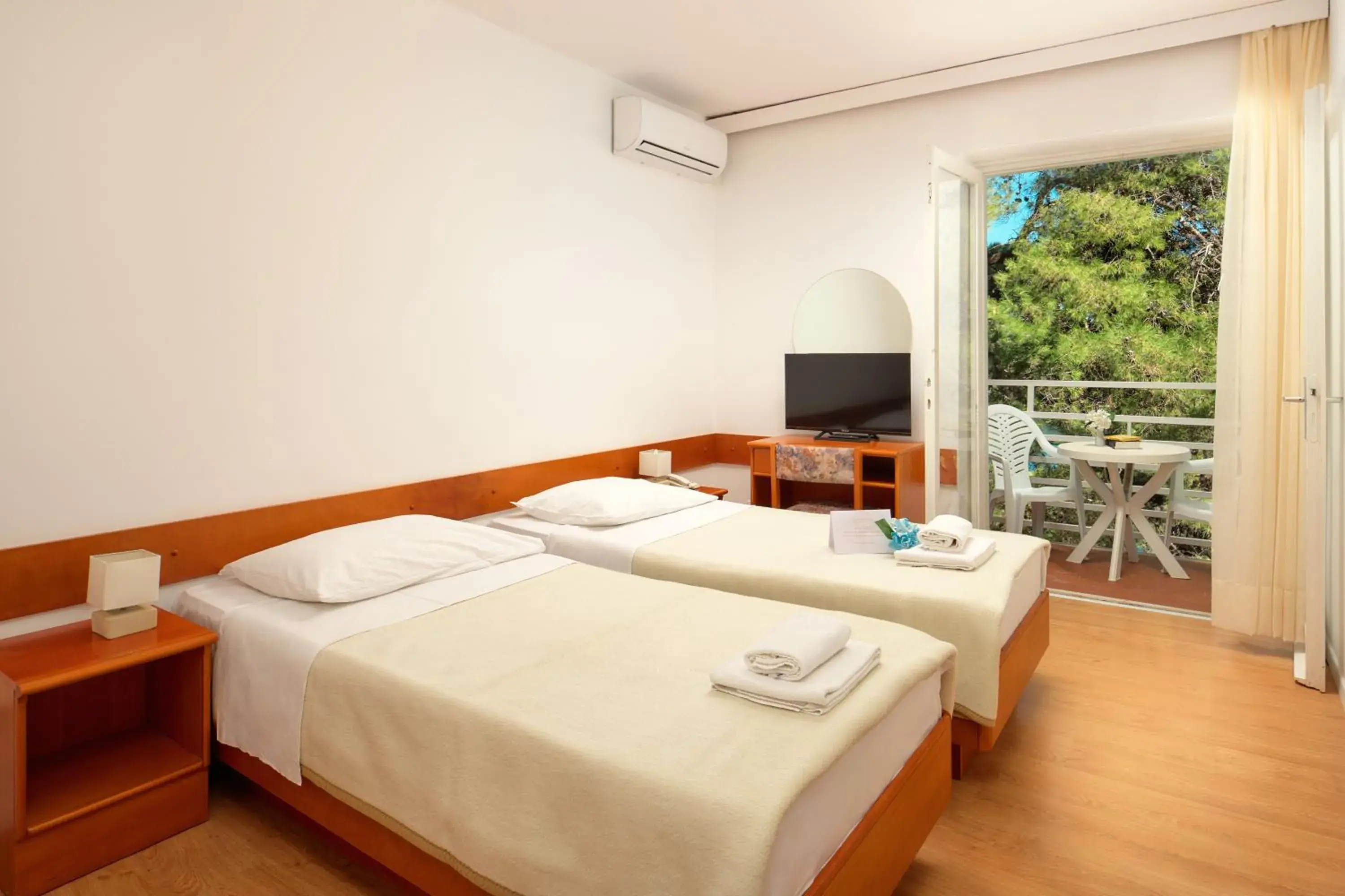 Double or Twin Room with Side Sea View in Fontana Resort Double or Twin Room with Side Sea View in Fontana Resort