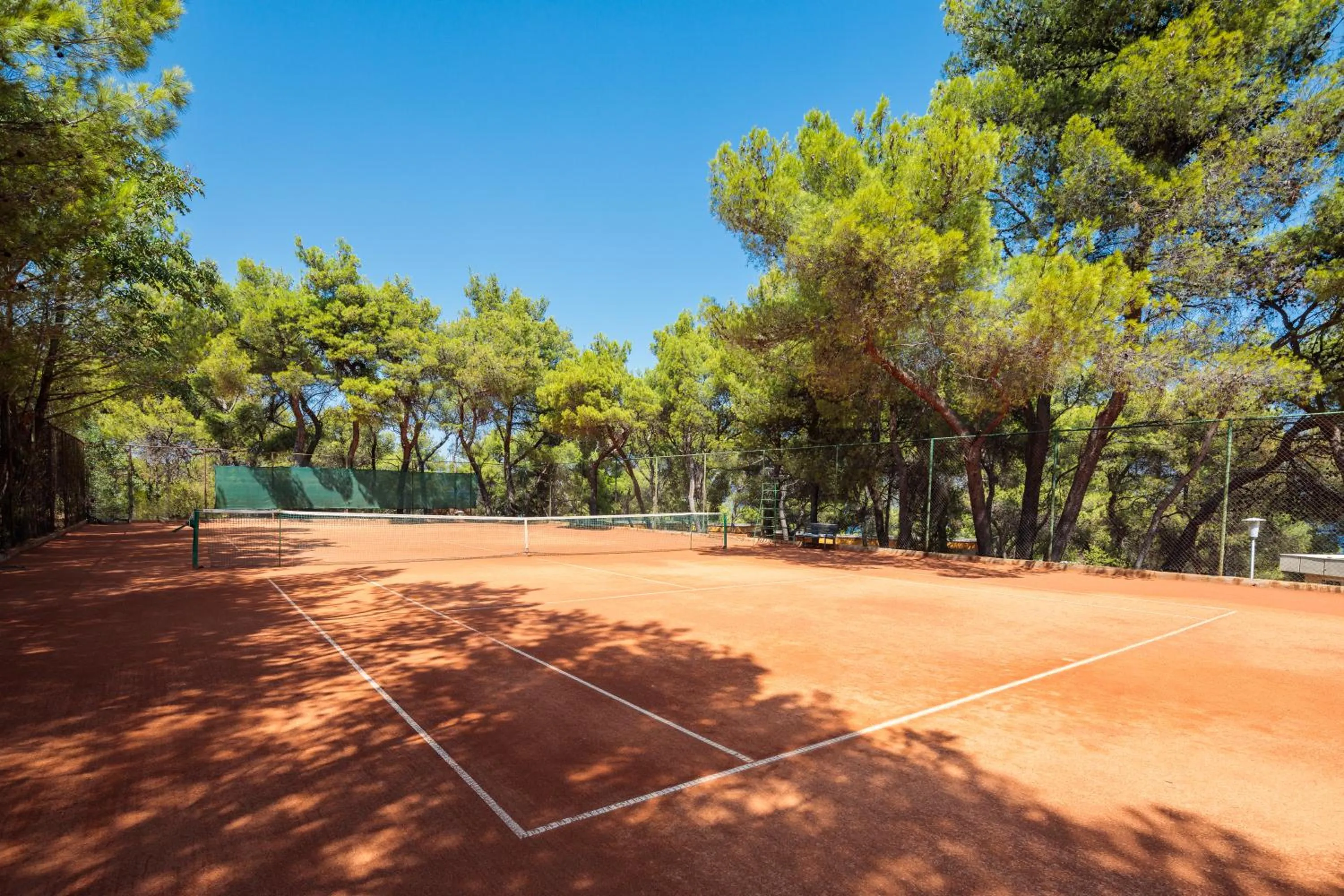 Tennis court in Fontana Resort