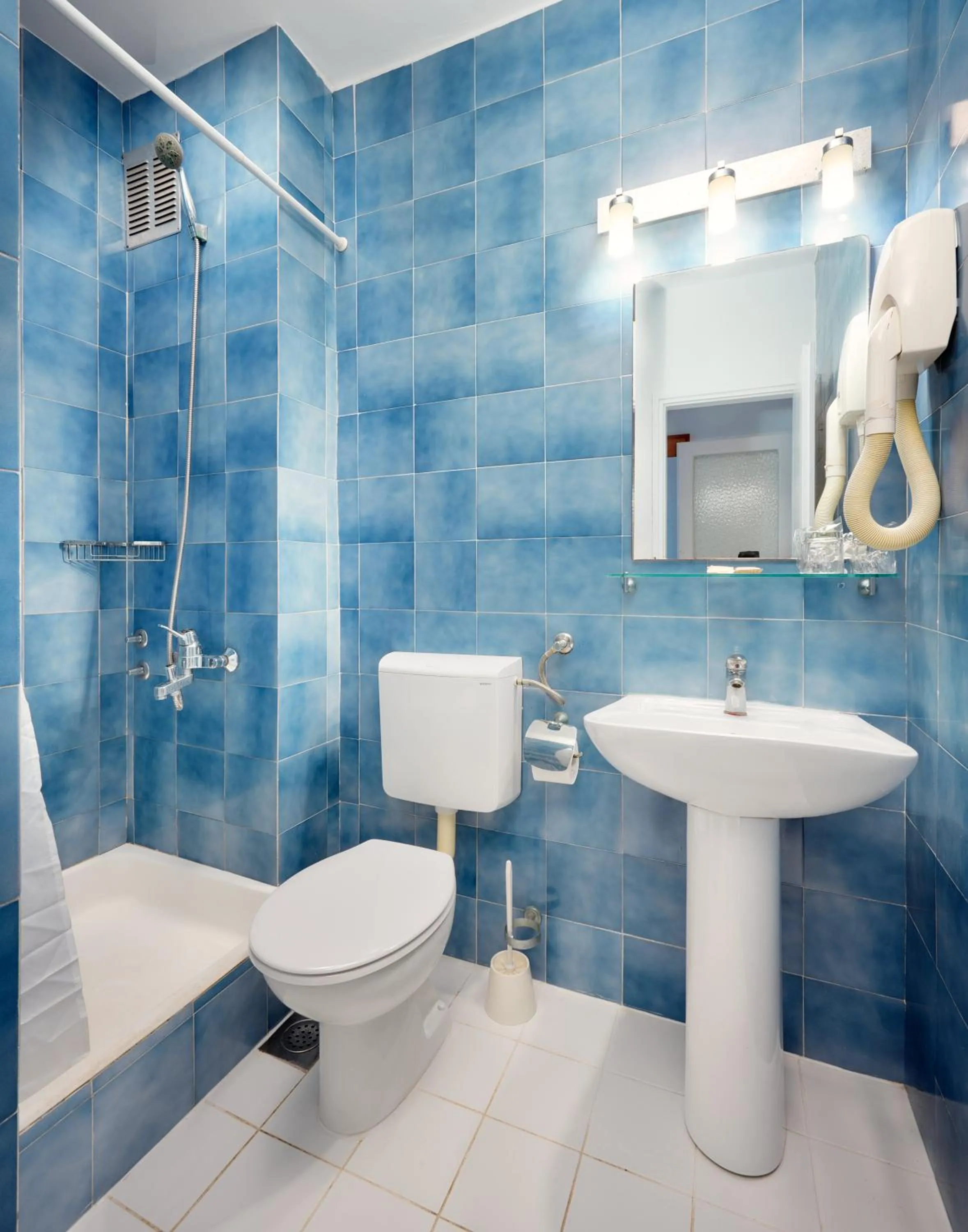 Shower in Fontana Resort