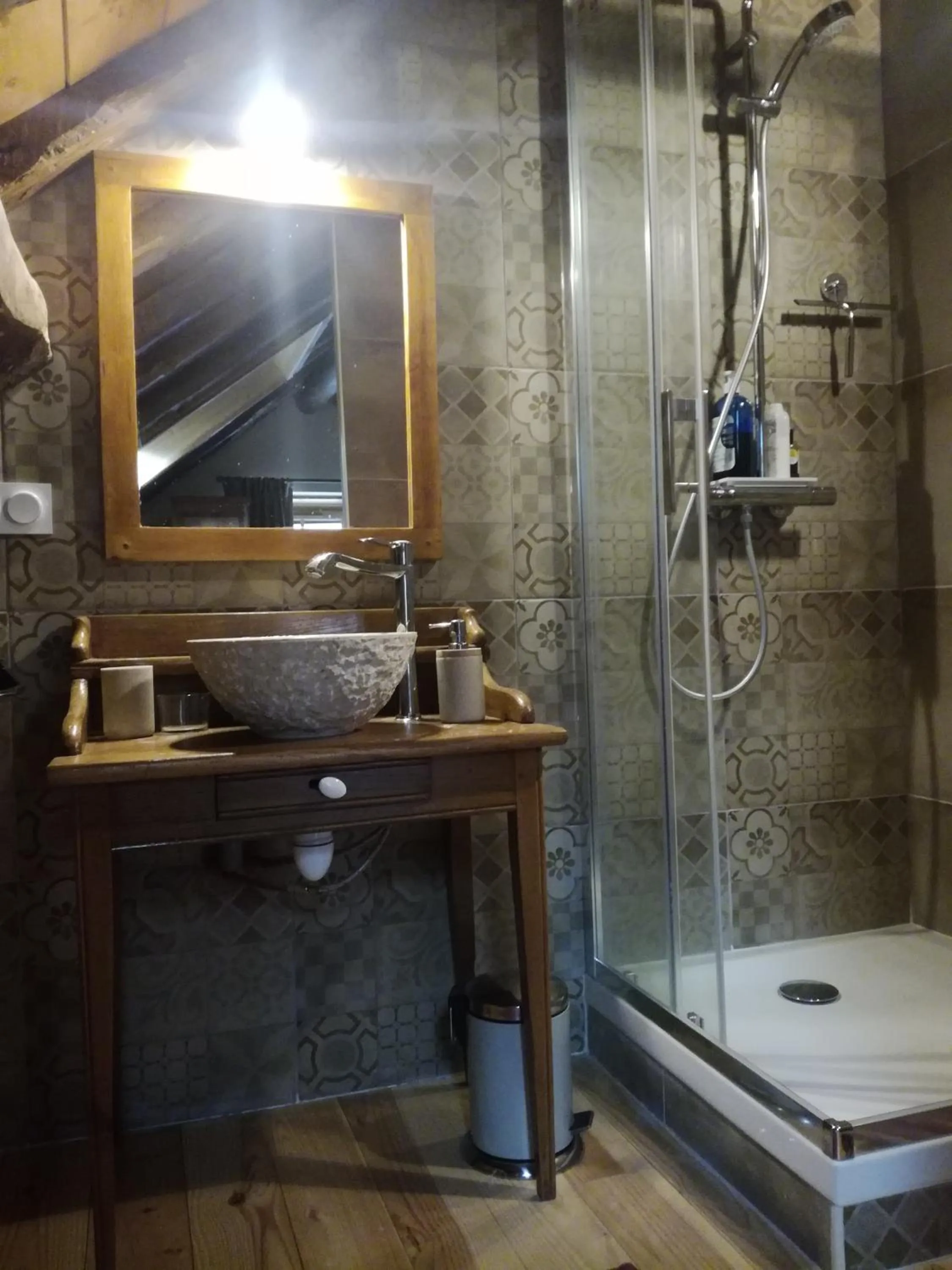 Bathroom in chambres et table d'hôtes du Péré