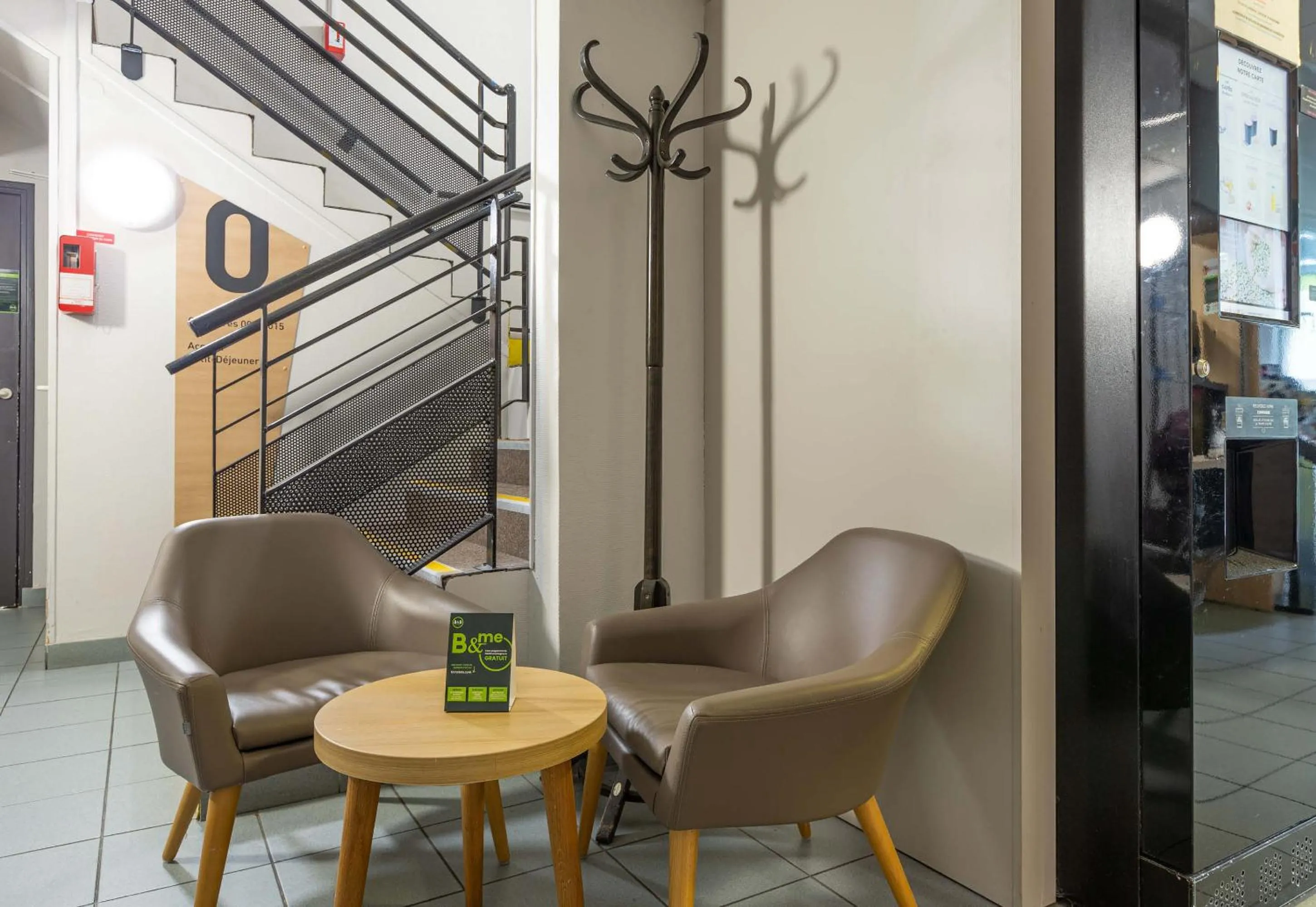 Seating area in B&B HOTEL Bourges 2