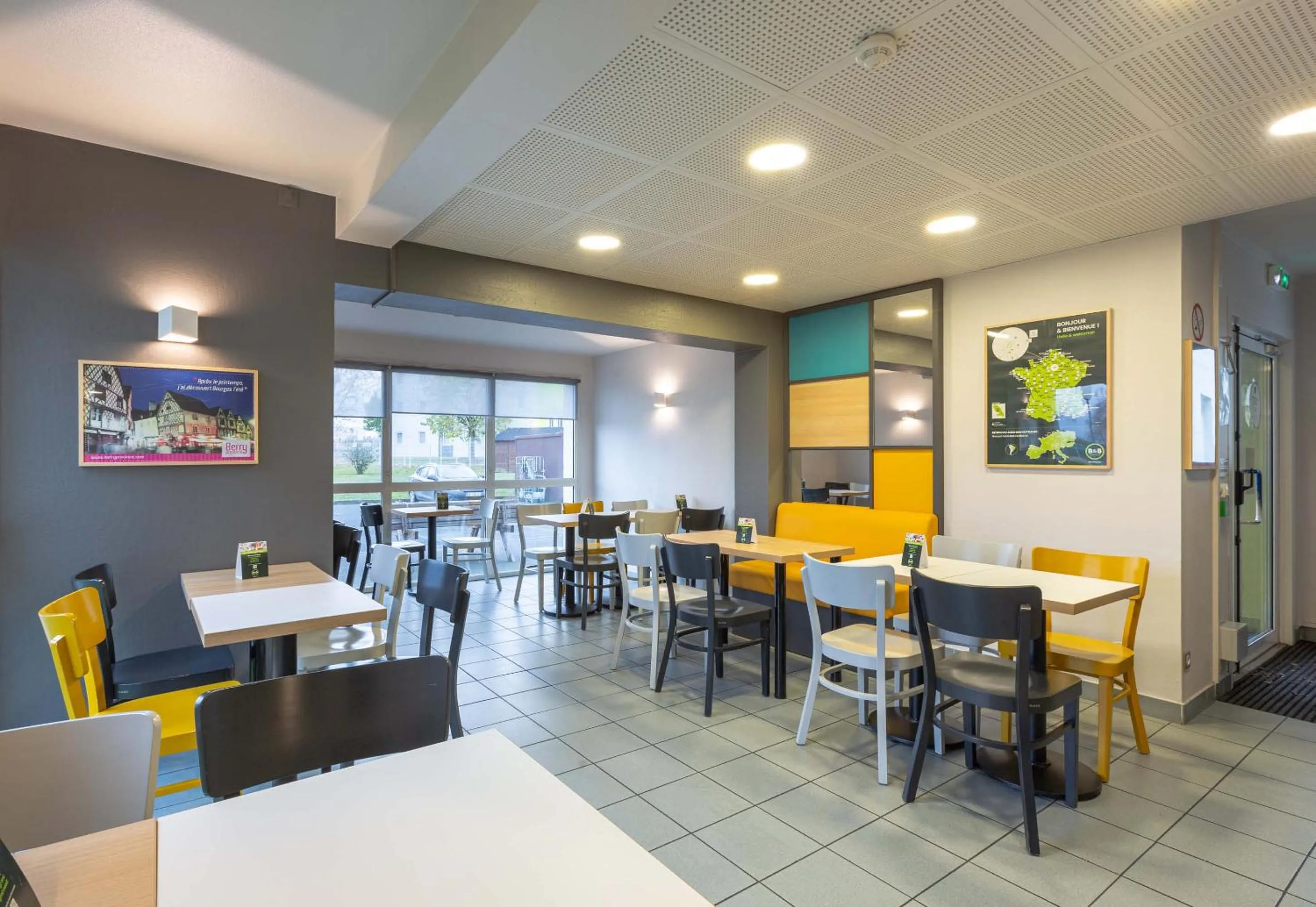 Restaurant/places to eat in B&B HOTEL Bourges 2