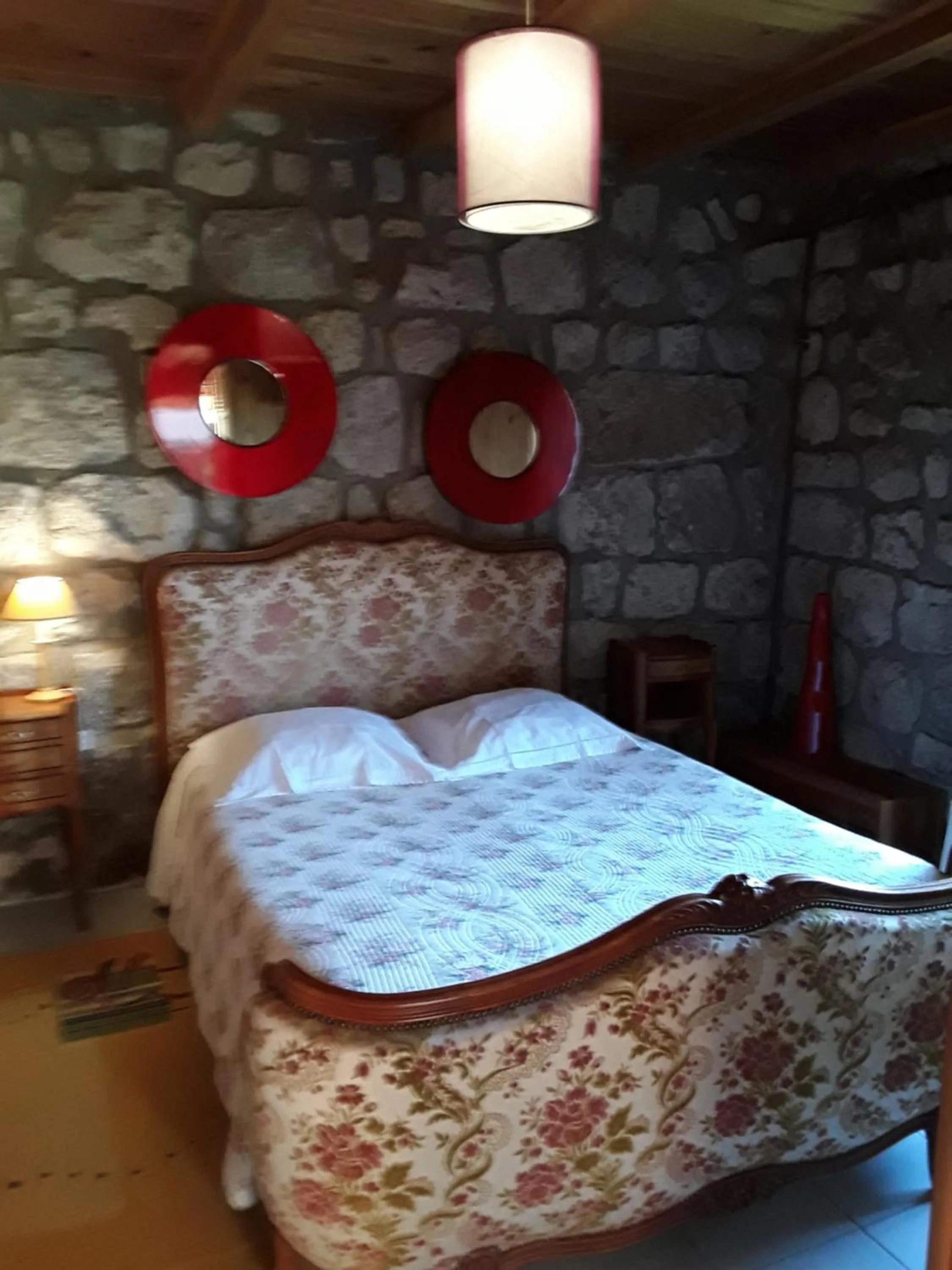 Bed in L'AUBERGE CHEZ LEON