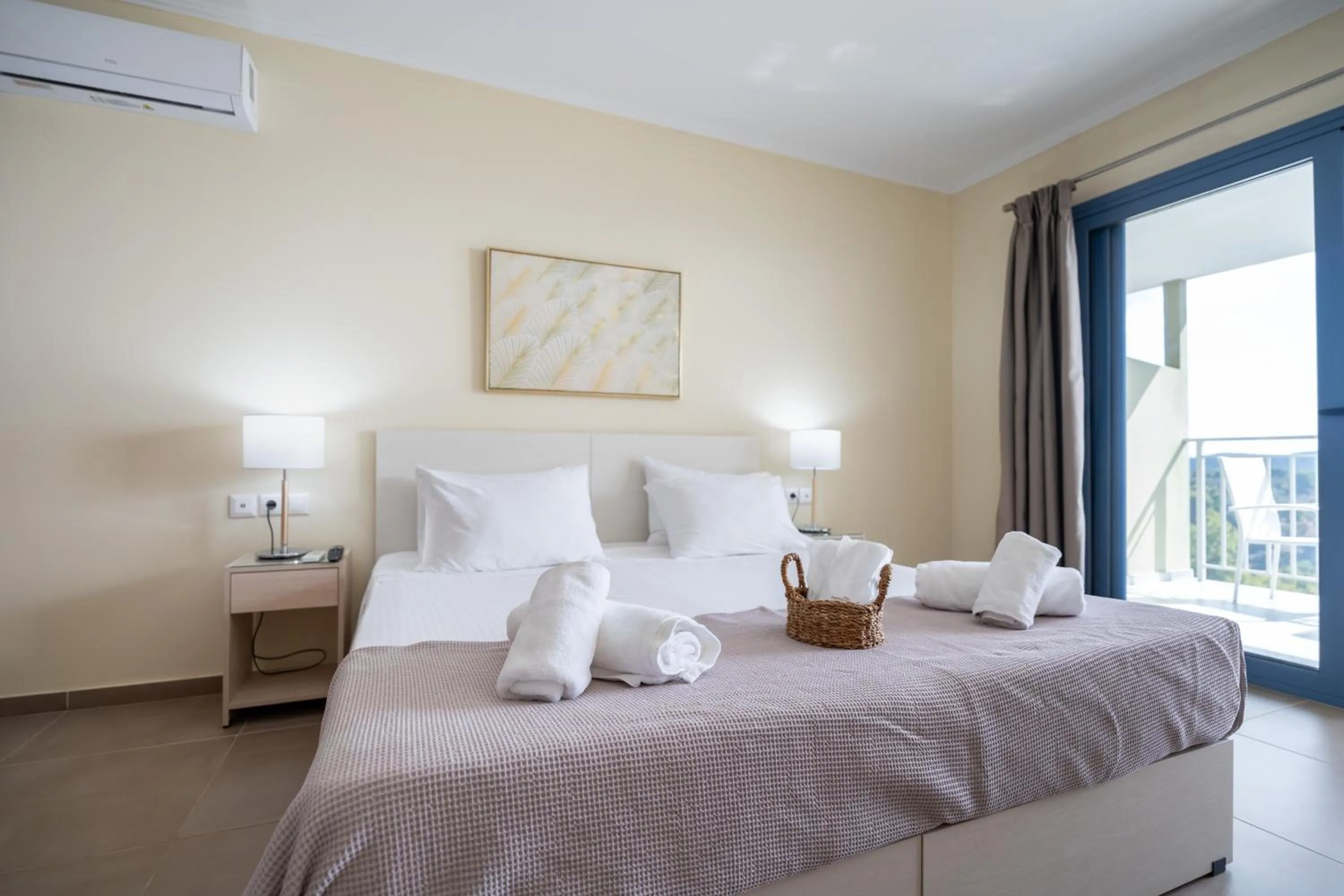 Photo of the whole room, Bed in La Luna Hotel