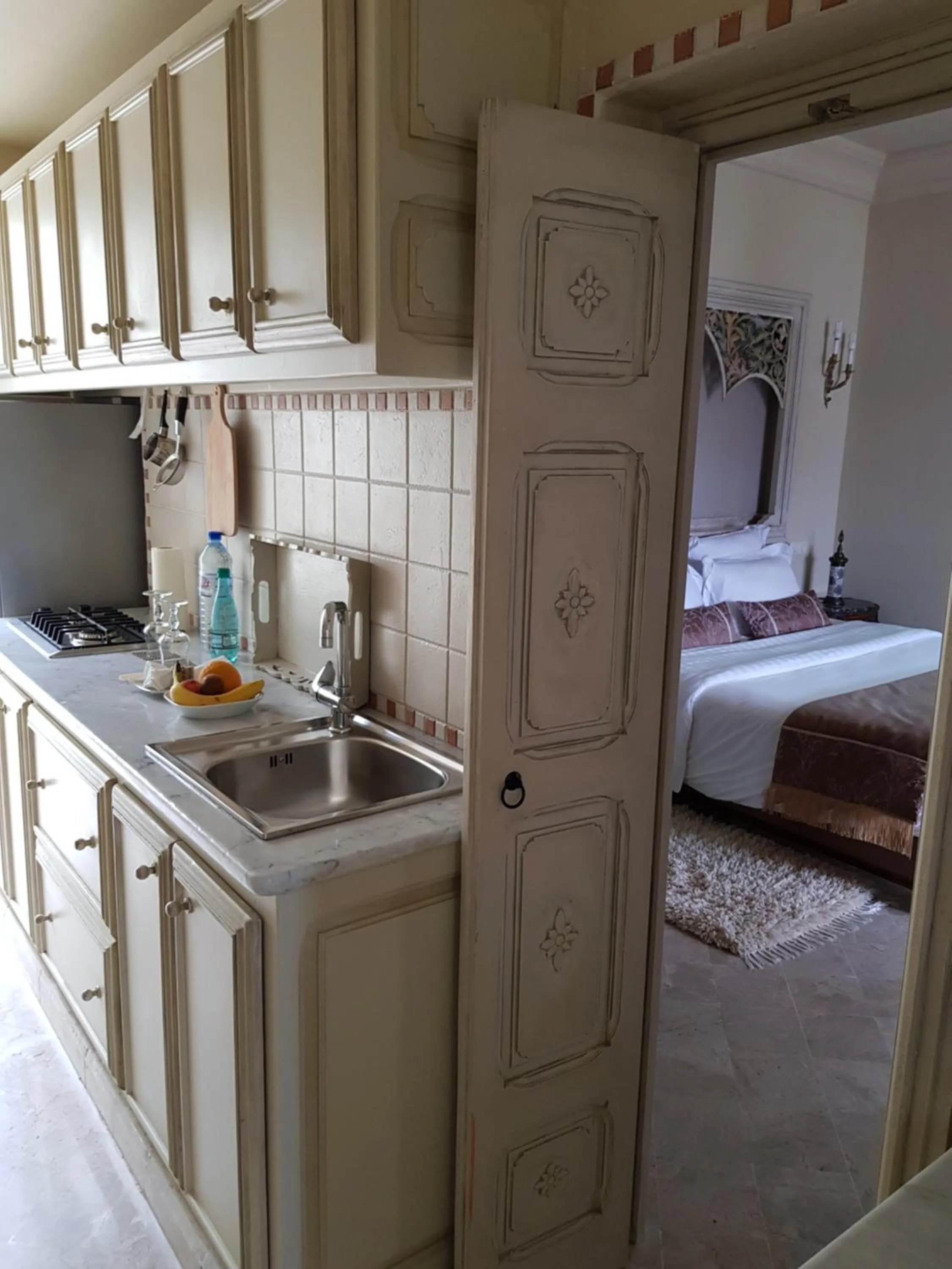 Kitchen or kitchenette, Bed in Maison d'Hôtes Dar Ennassim
