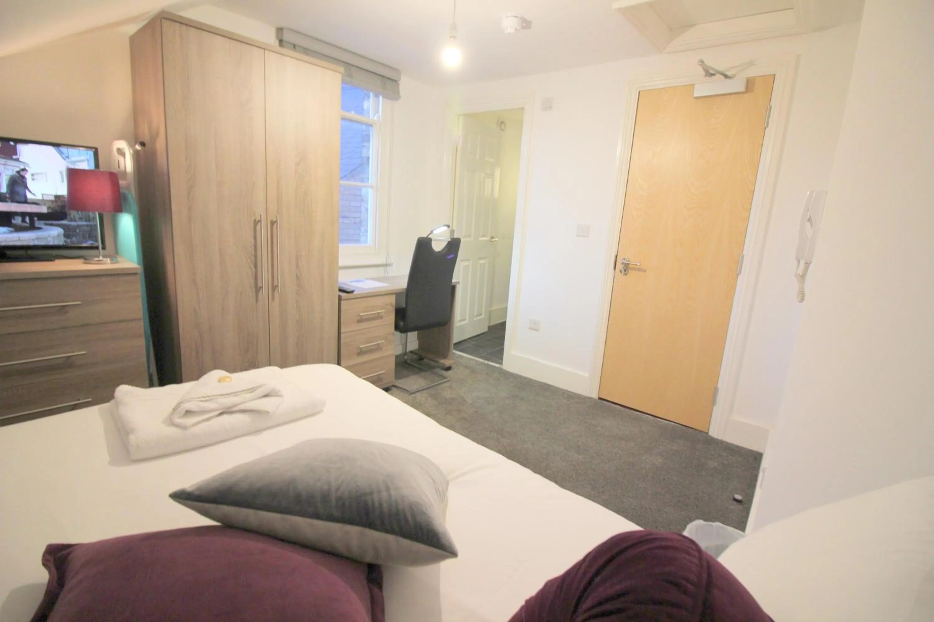 Photo of the whole room in Cambridge City Rooms by Paymán Club