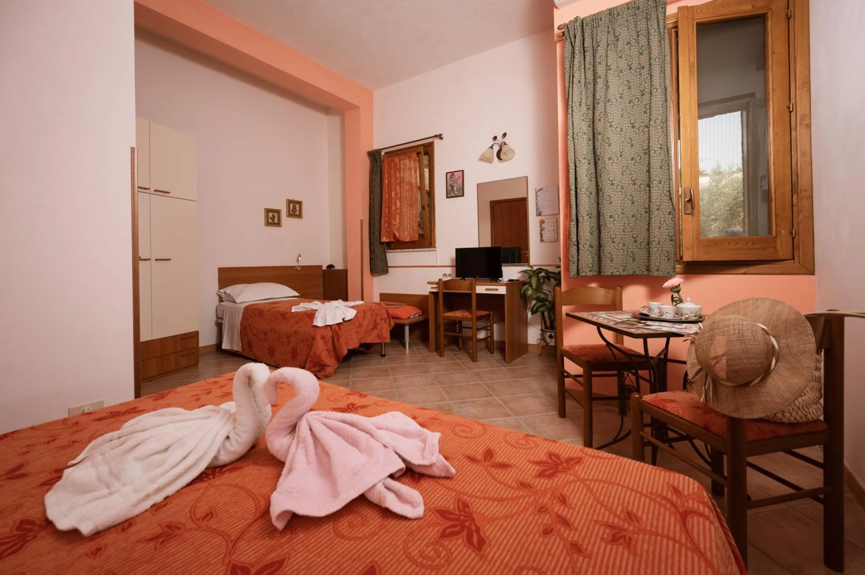 Dining area, Bed in B&B Panorama