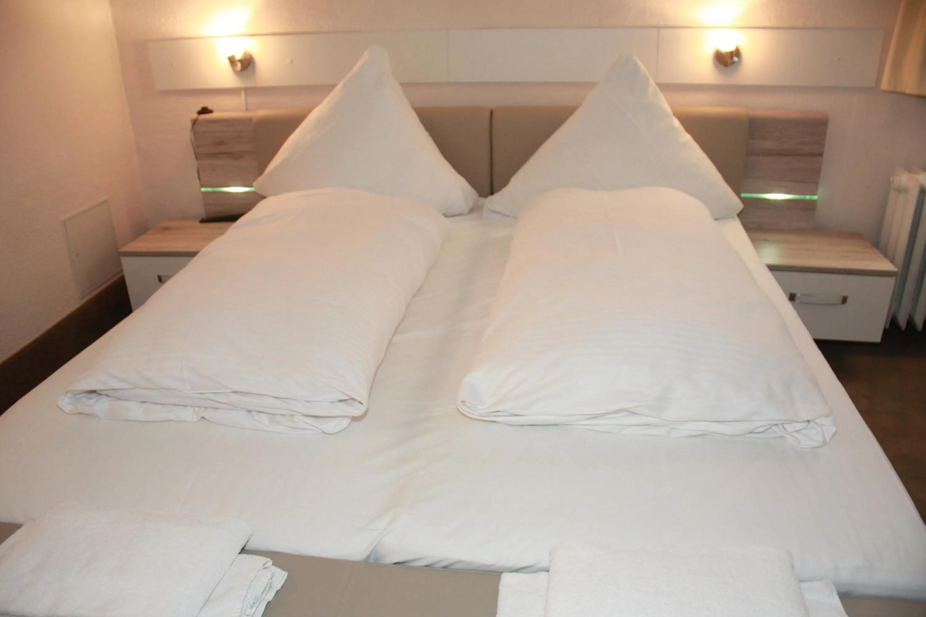 Bed in Hotel Kölner Hof