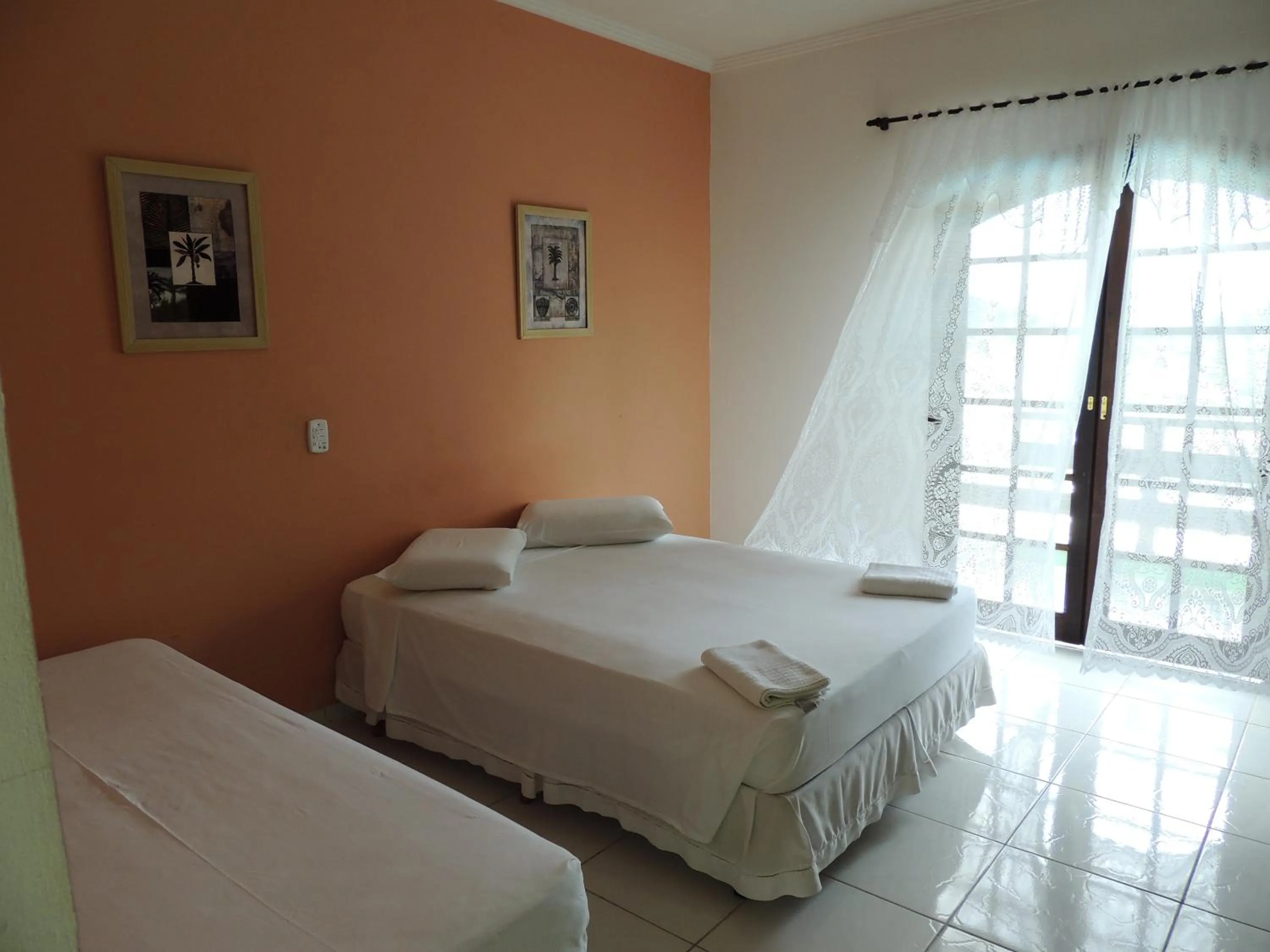 Photo of the whole room, Bed in Marencanto Pousada