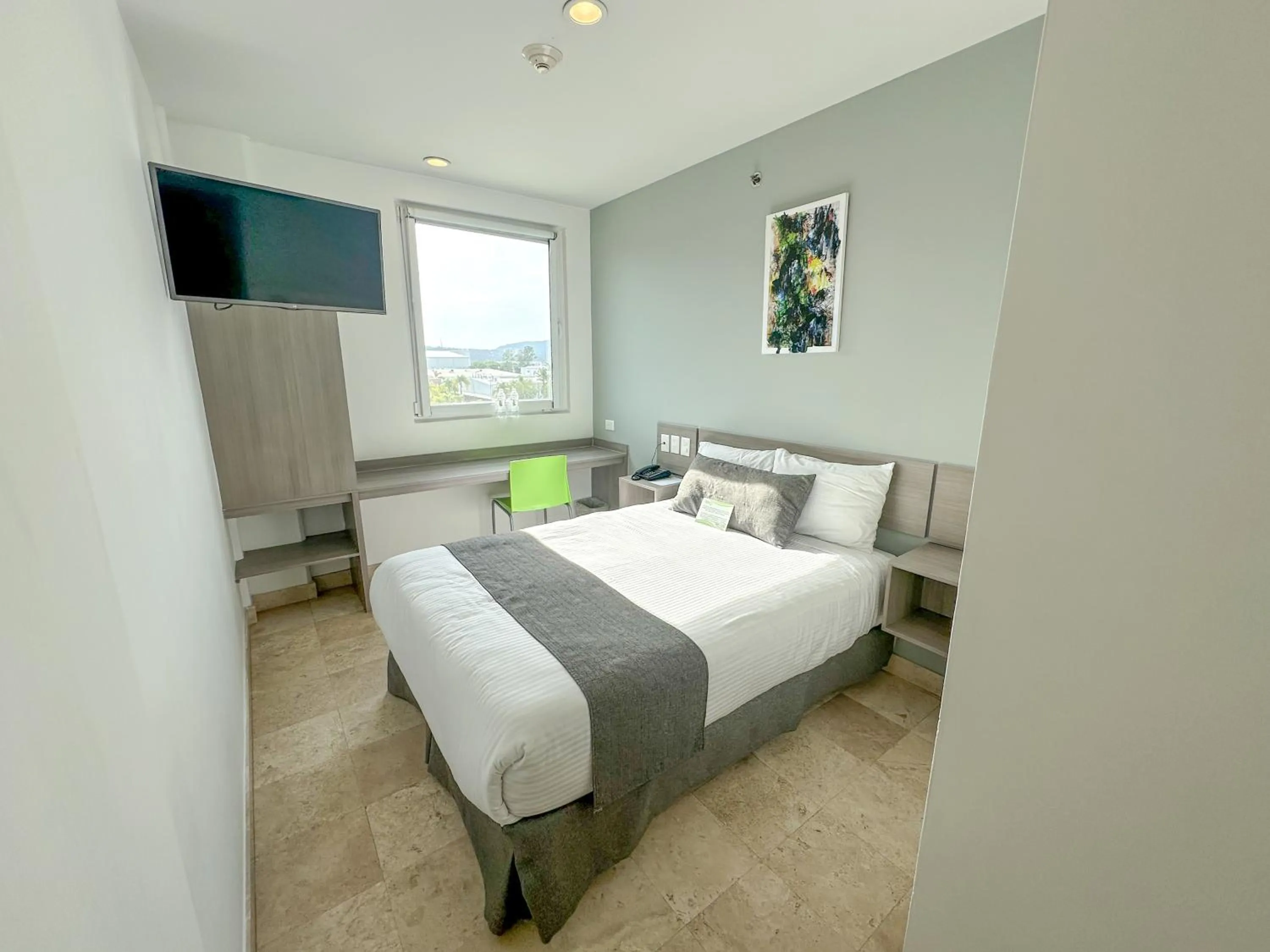 Photo of the whole room, Bed in SR Hotel