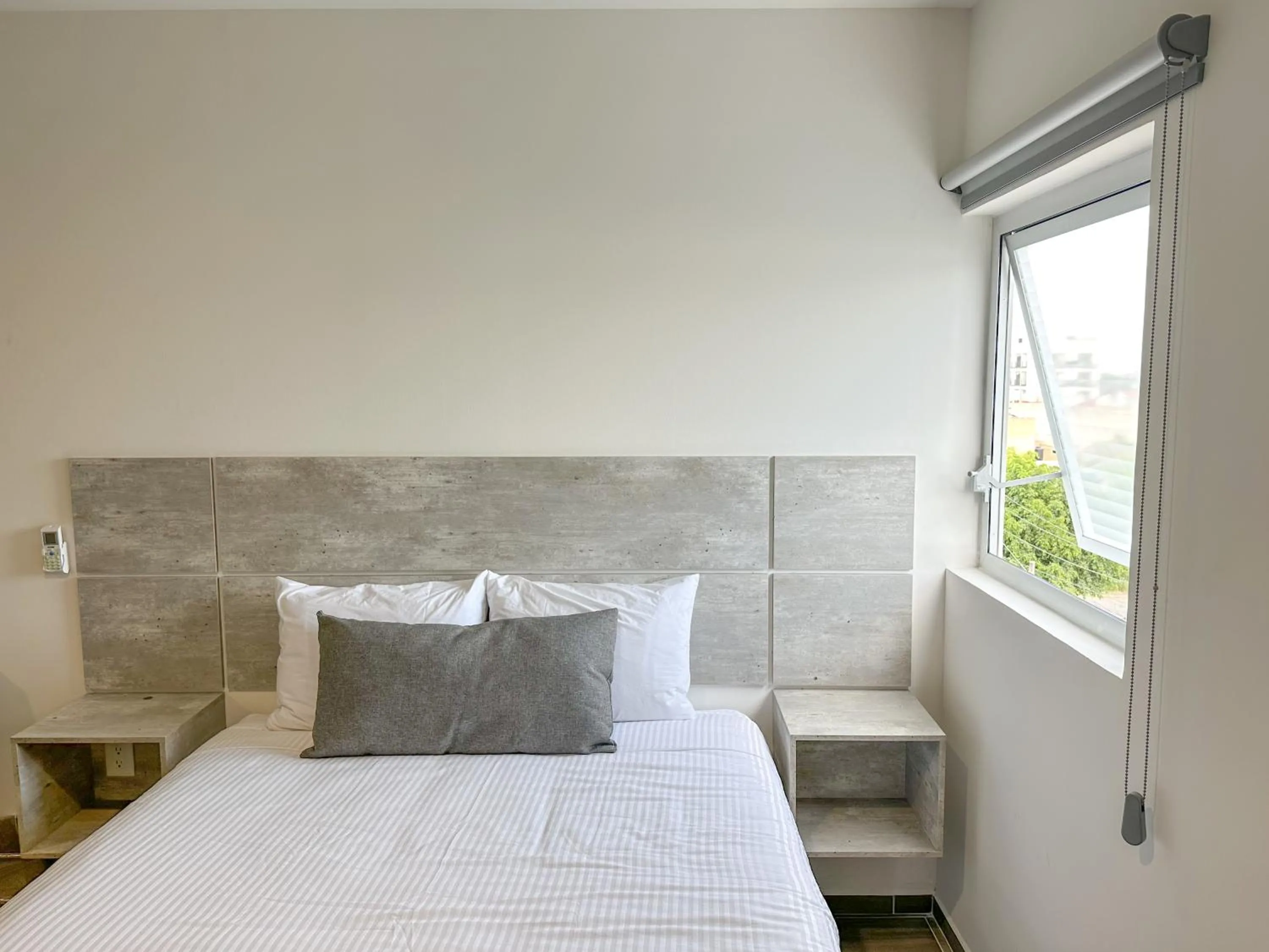 Street view, Bed in SR Hotel