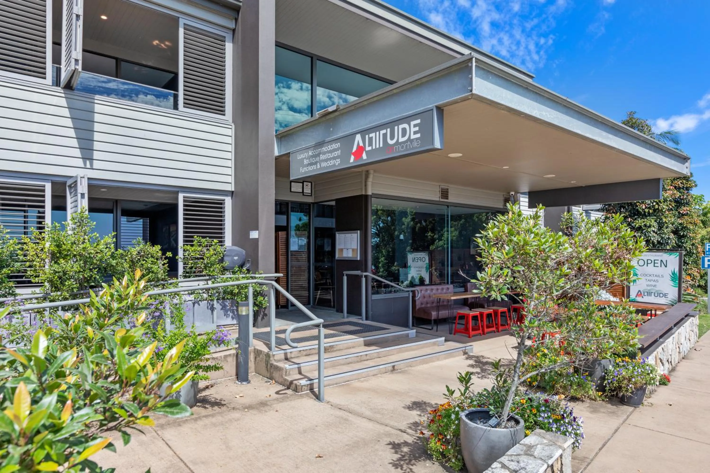 Facade/entrance in Altitude On Montville