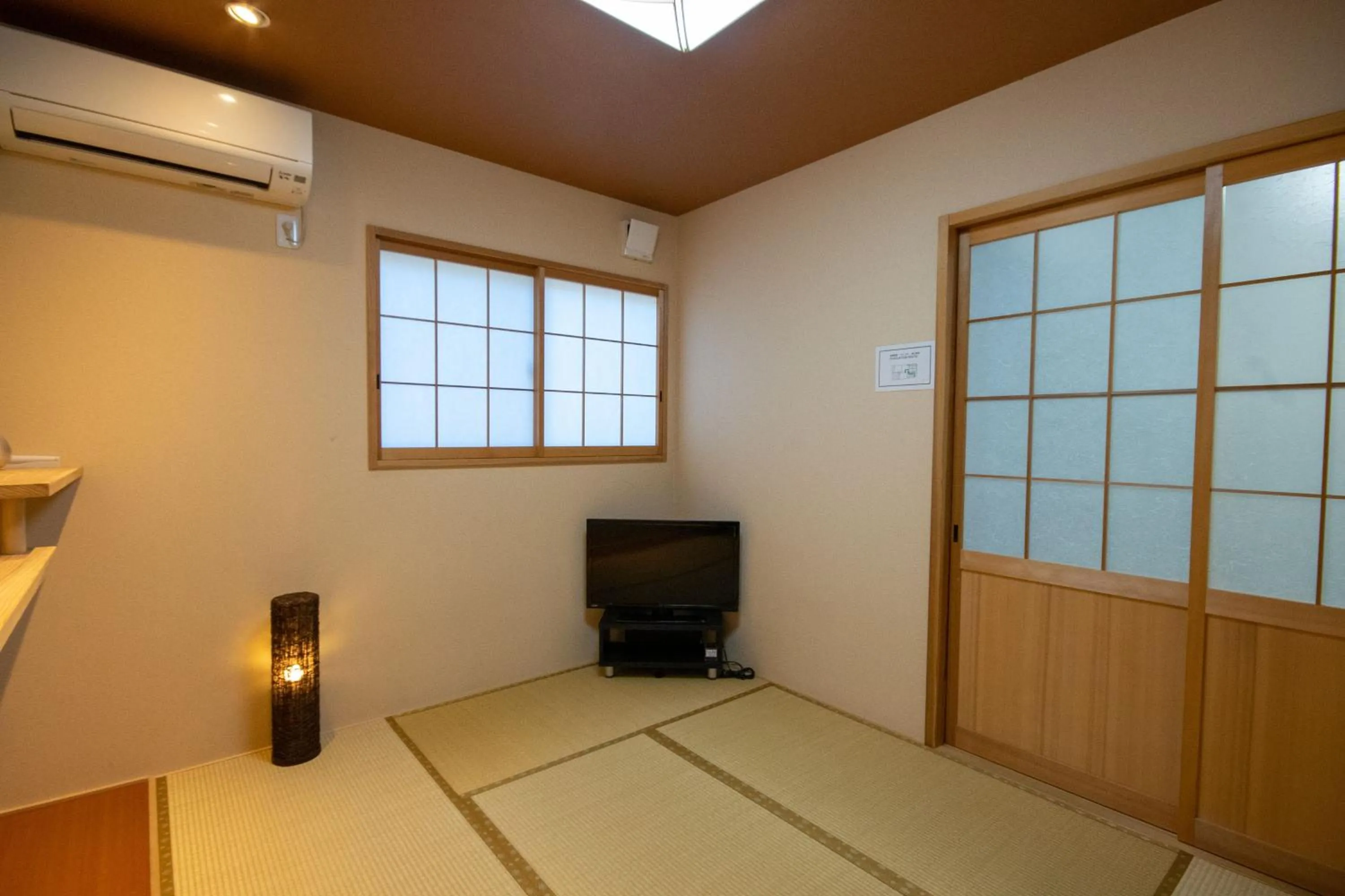 Dining area in Rokuhara Inn