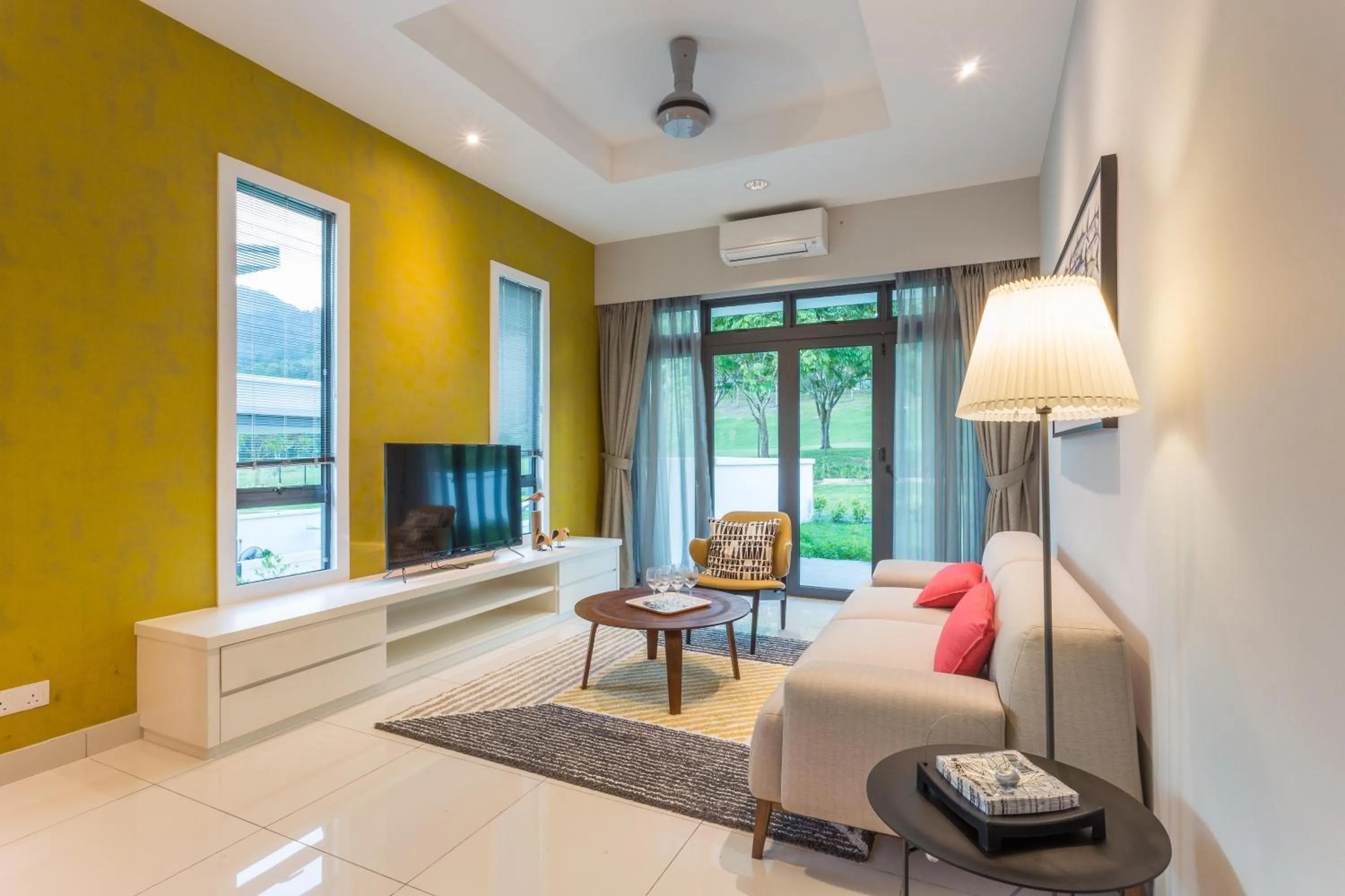 Living room, Bed in Meru Suites at Meru Valley Resort