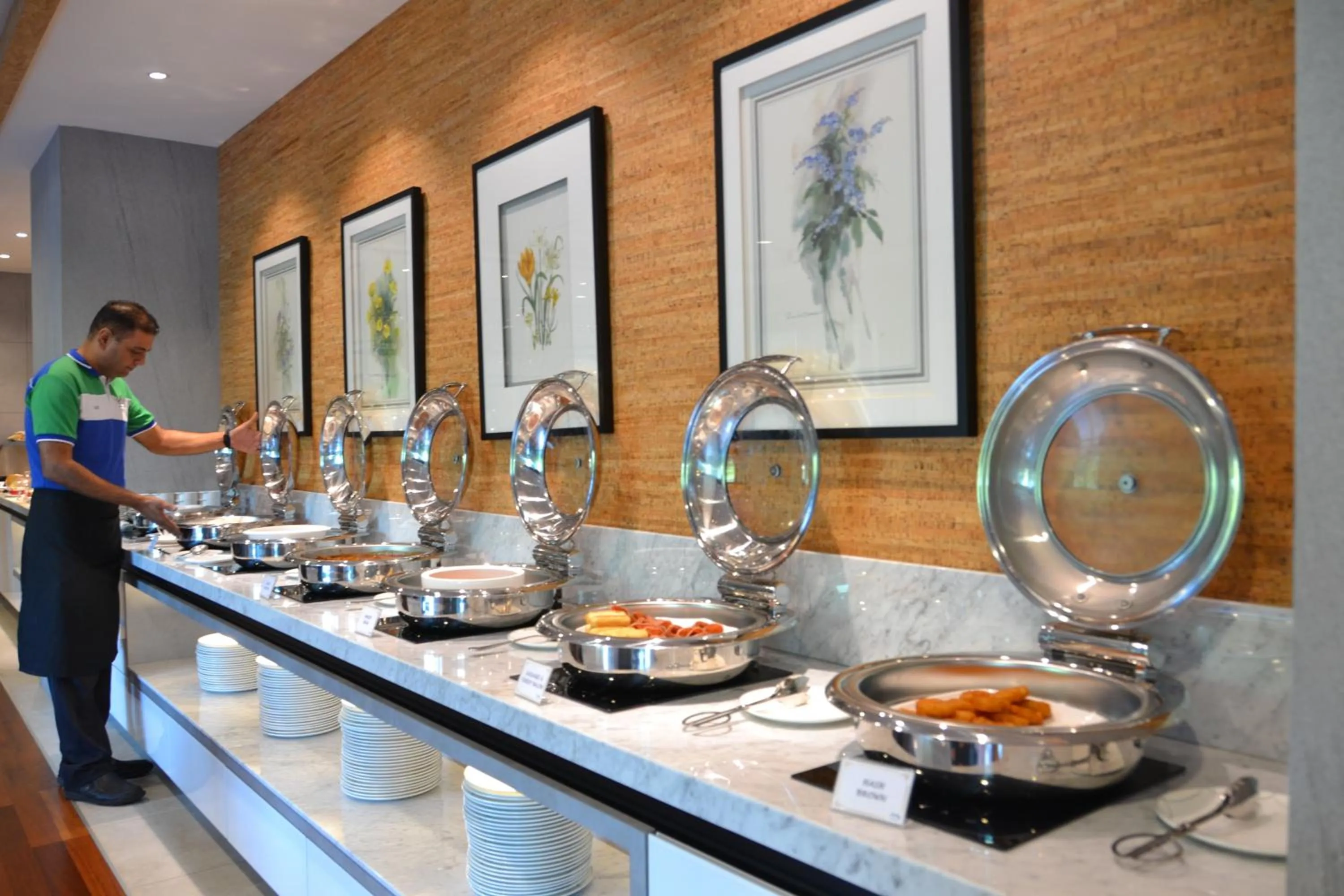 Food in Meru Suites at Meru Valley Resort