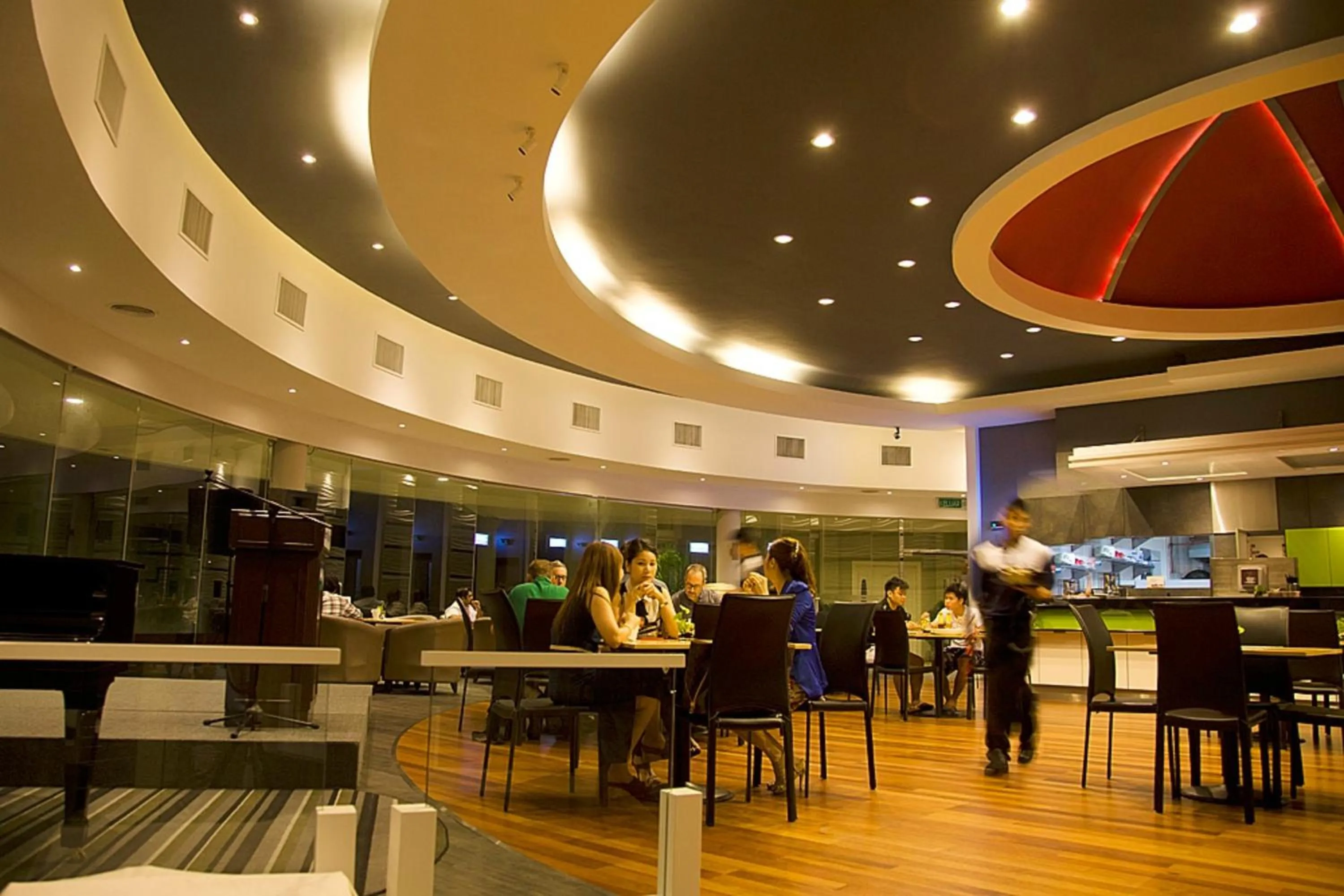 Restaurant/places to eat in Meru Suites at Meru Valley Resort