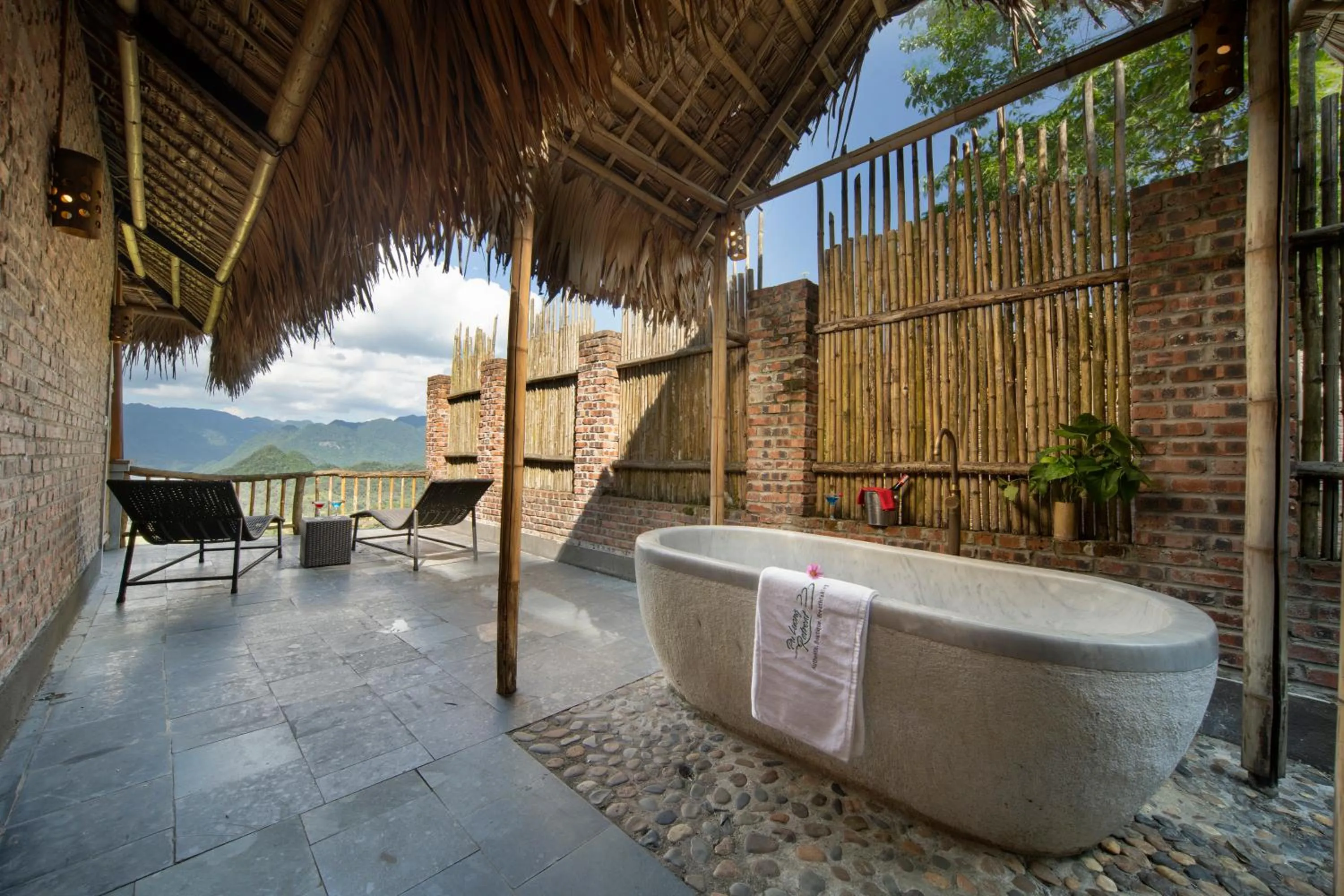 Mountain view in Puluong Retreat