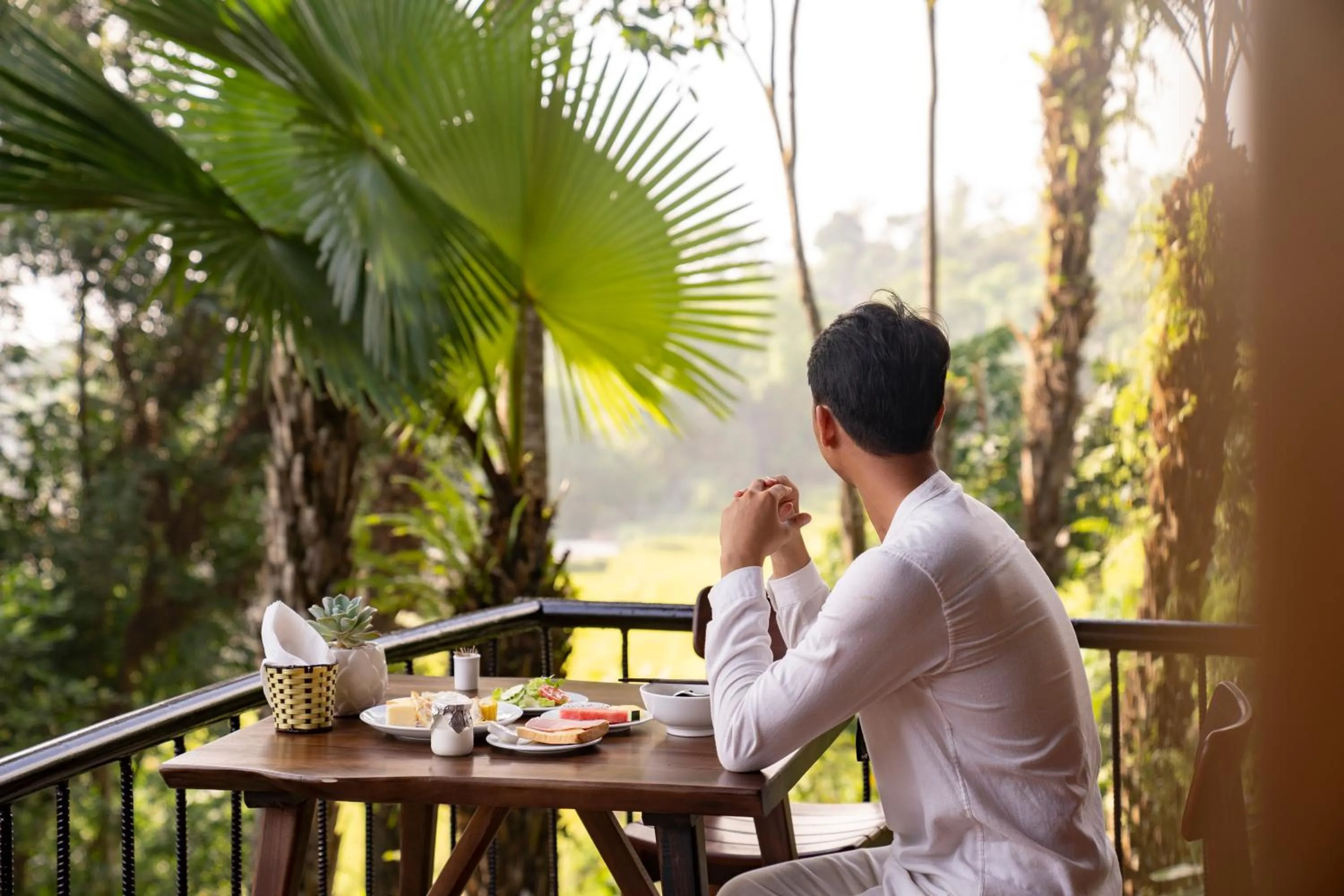 Restaurant/places to eat in Puluong Retreat