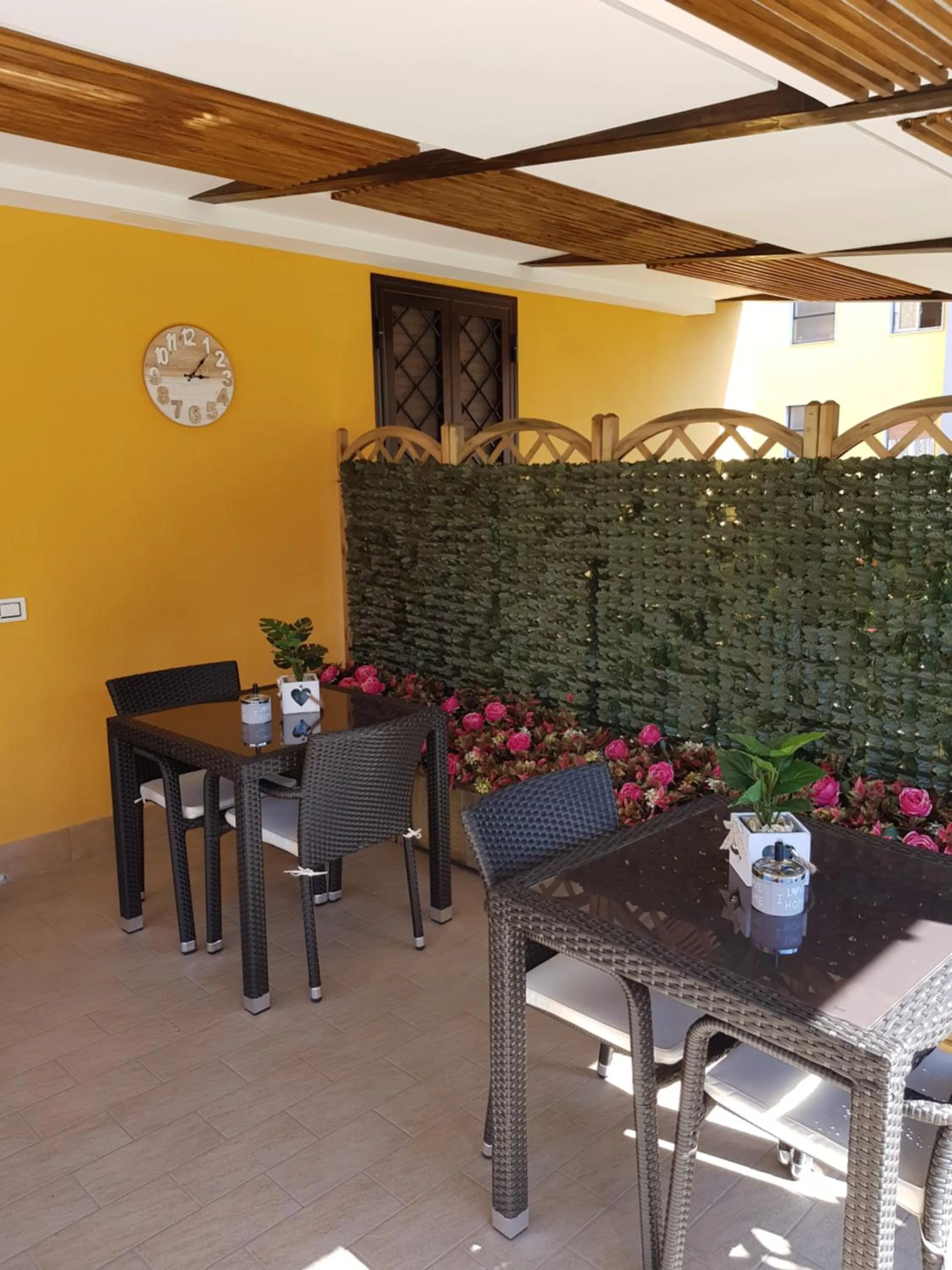 Communal lounge/ TV room in 4 Rent