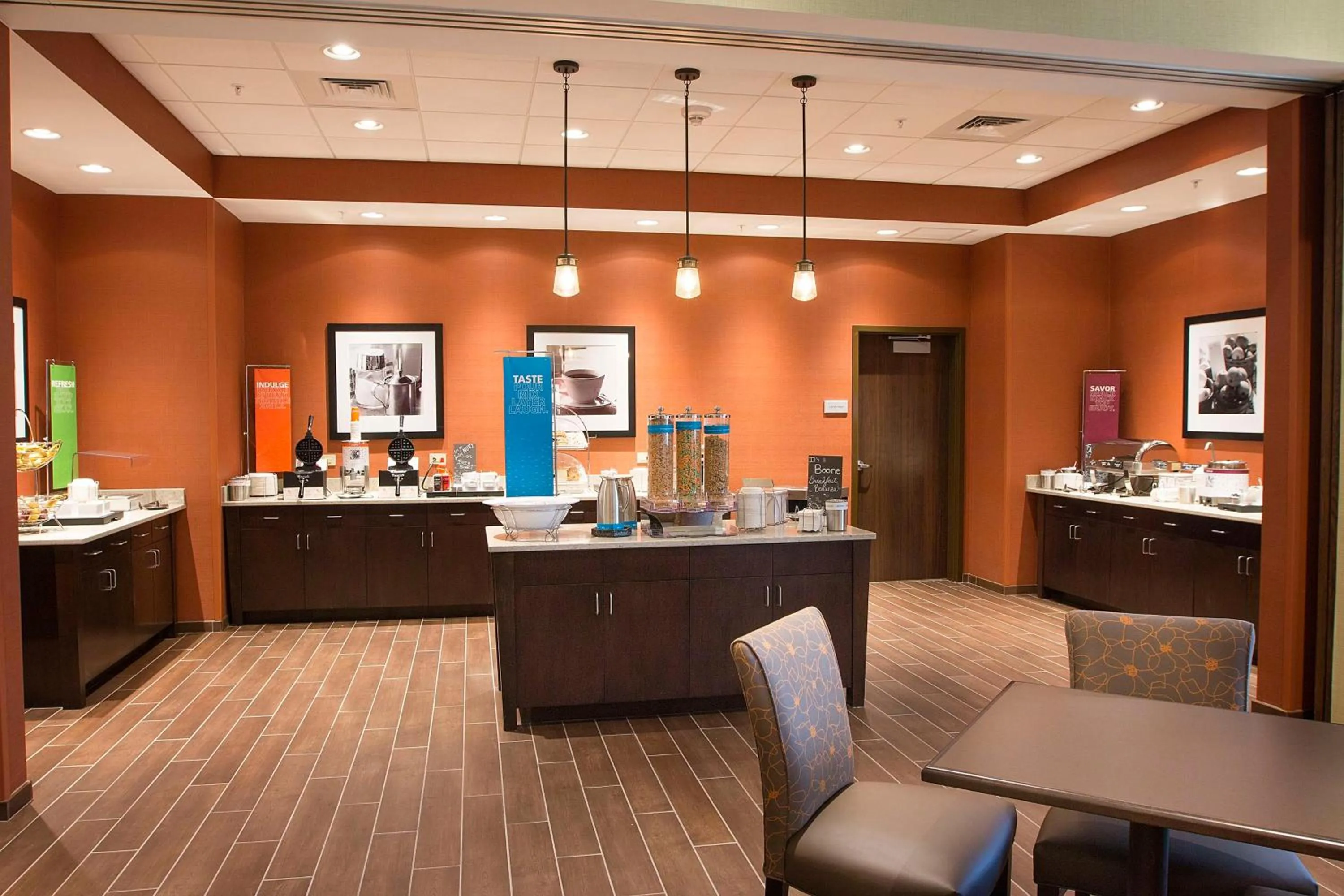 Dining area in Hampton Inn & Suites Boone, Nc