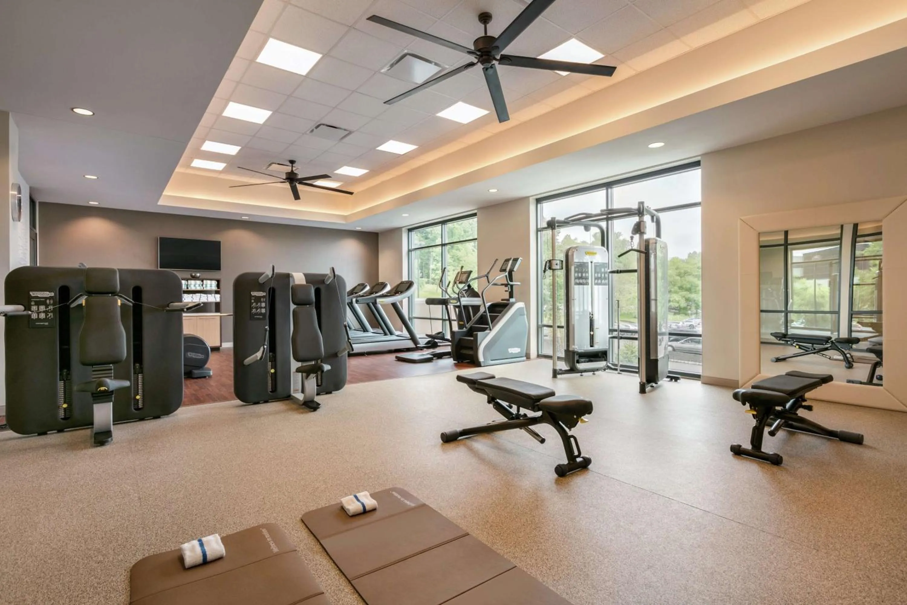 Fitness centre/facilities in Embassy Suites By Hilton Berkeley Heights