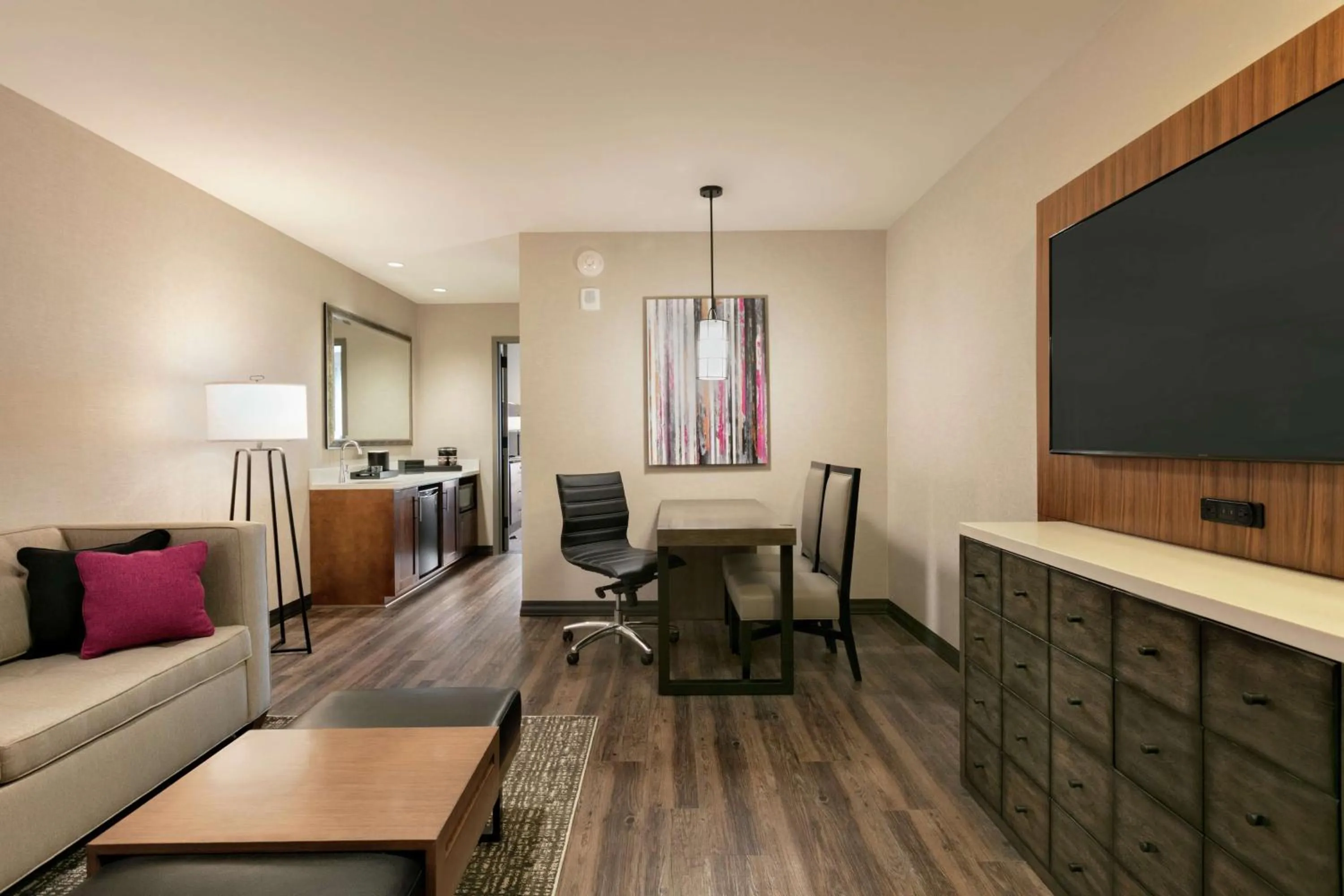 Bedroom in Embassy Suites By Hilton Berkeley Heights