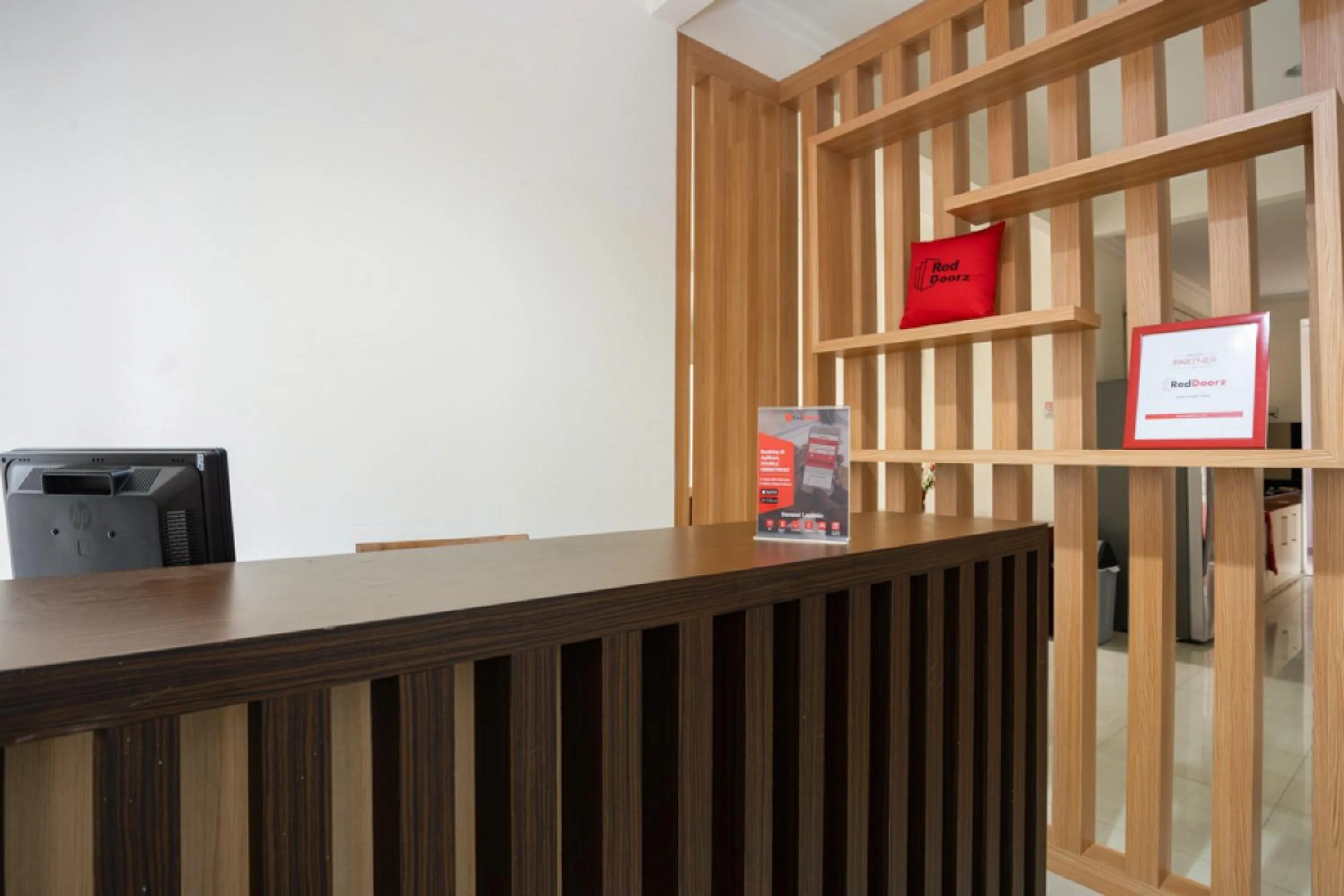 Lobby or reception in RedDoorz Plus near Siloam Karawaci