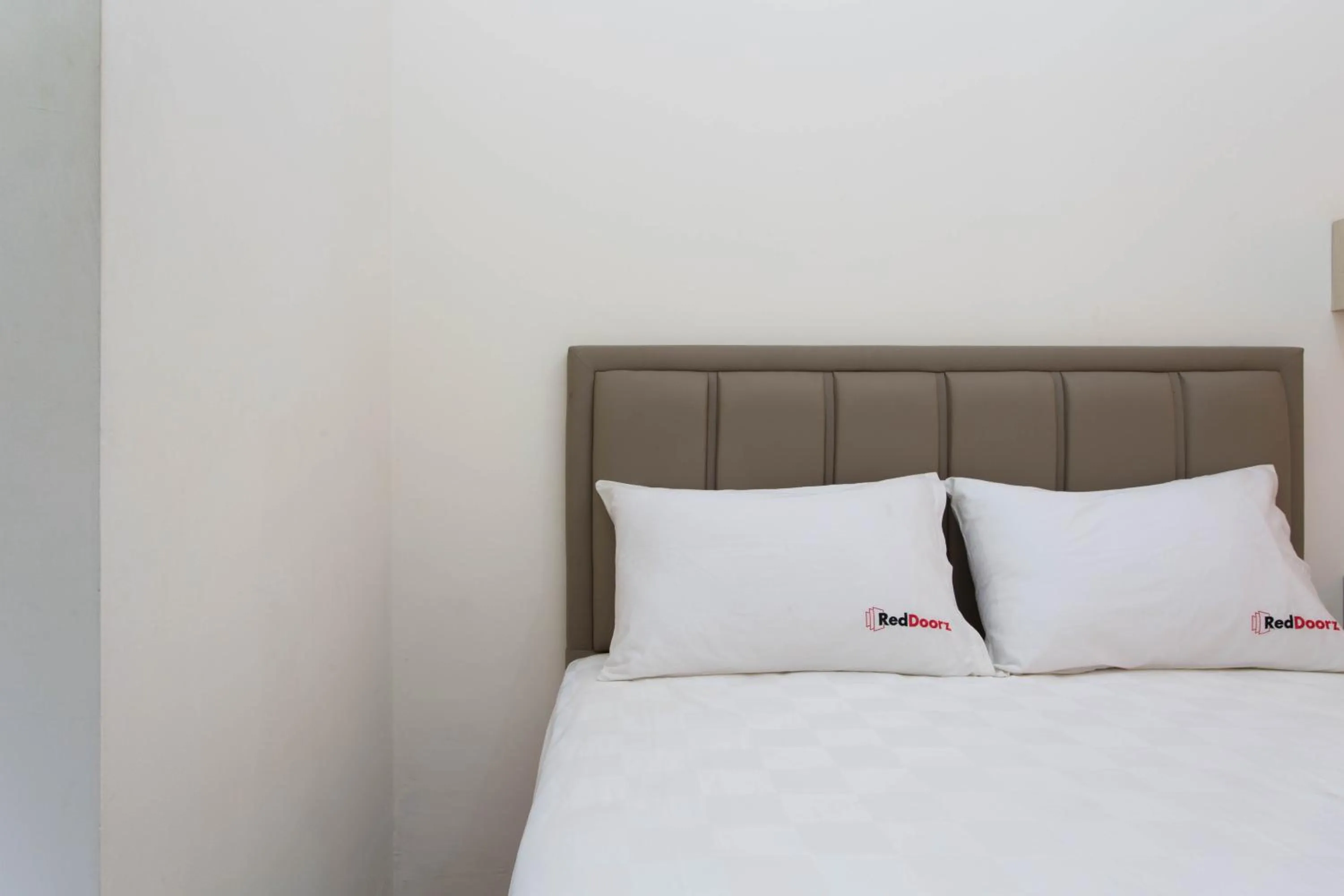 Bedroom, Bed in RedDoorz Plus near Siloam Karawaci