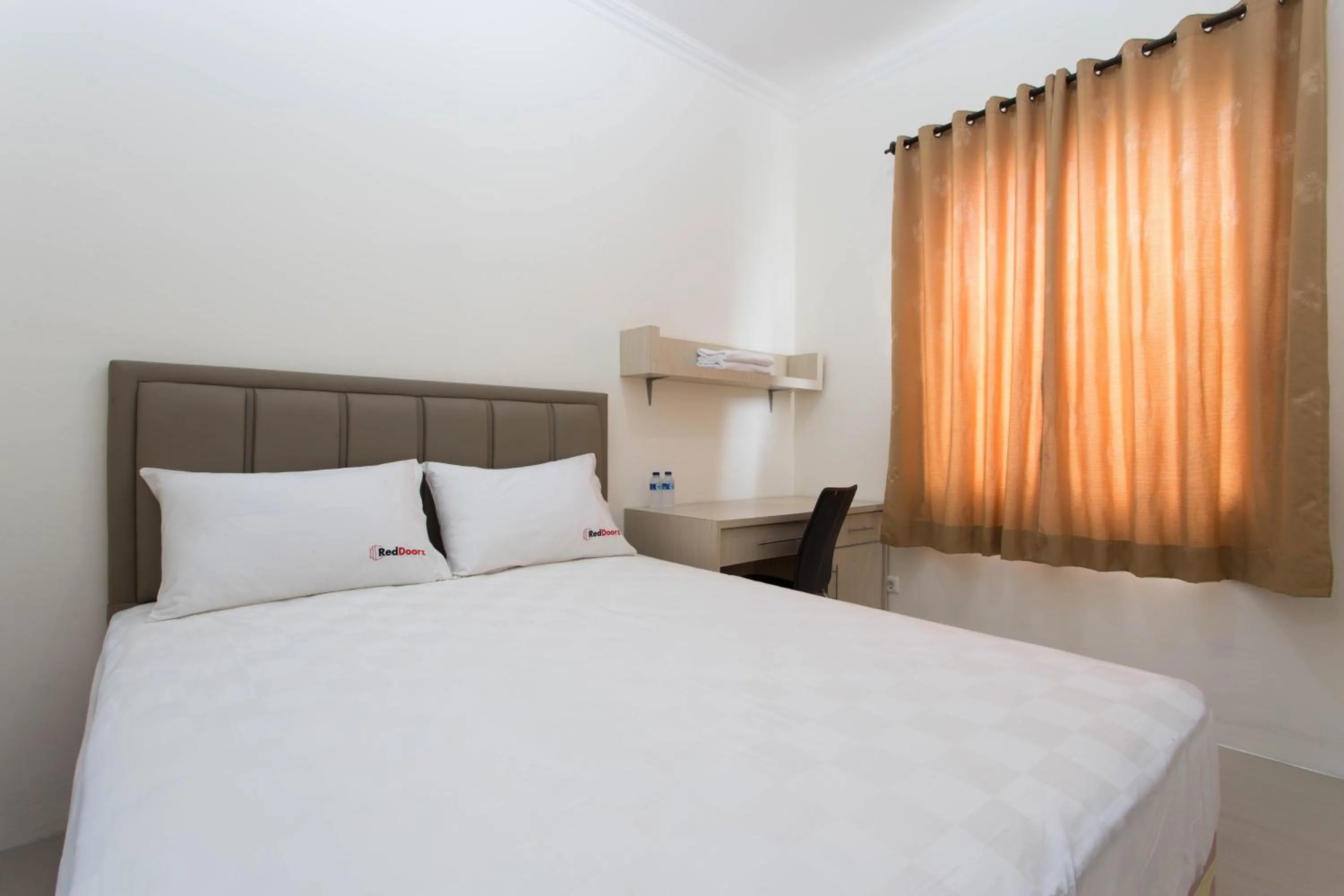 Bedroom, Bed in RedDoorz Plus near Siloam Karawaci