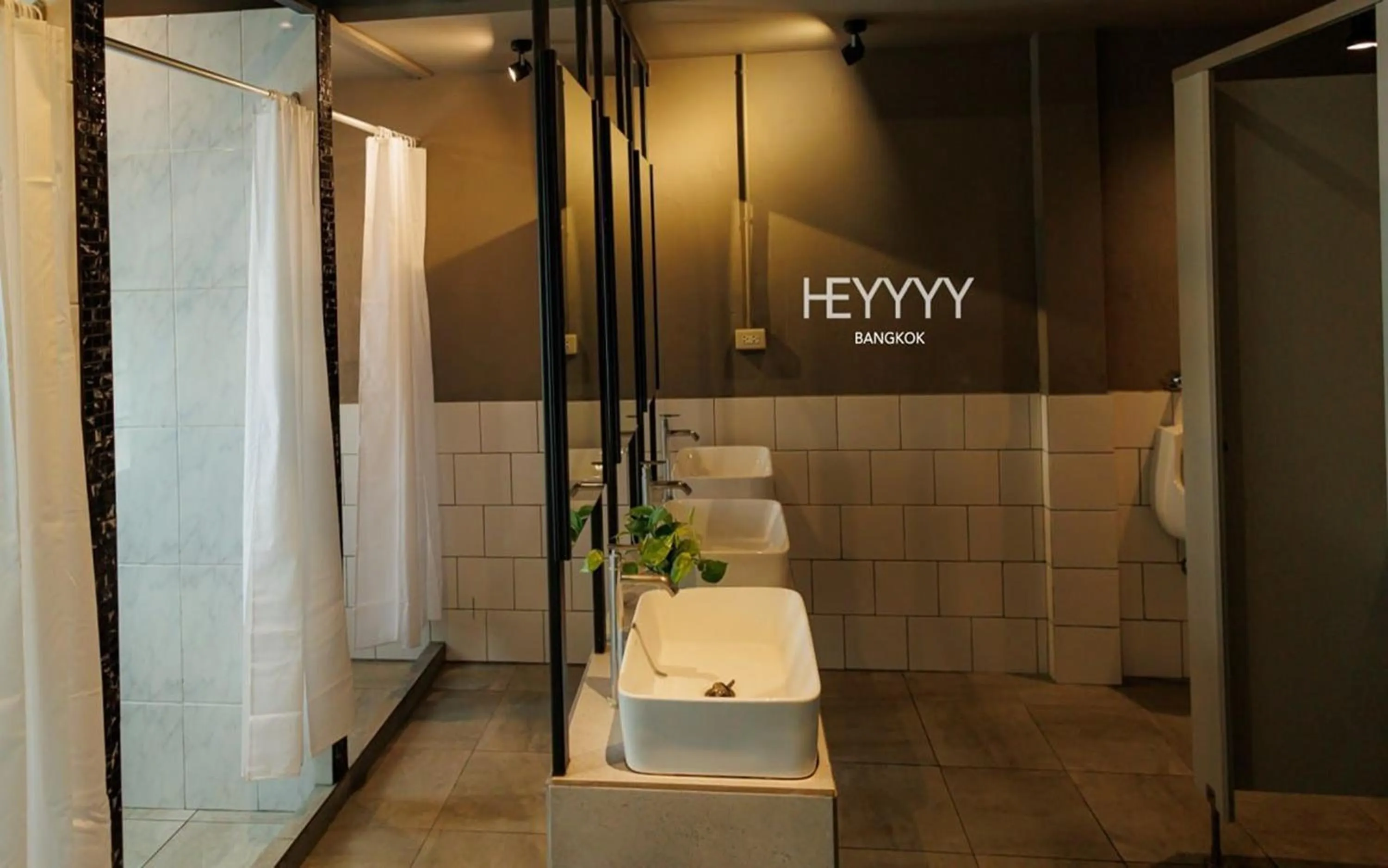 Bathroom in Heyyyy Bangkok