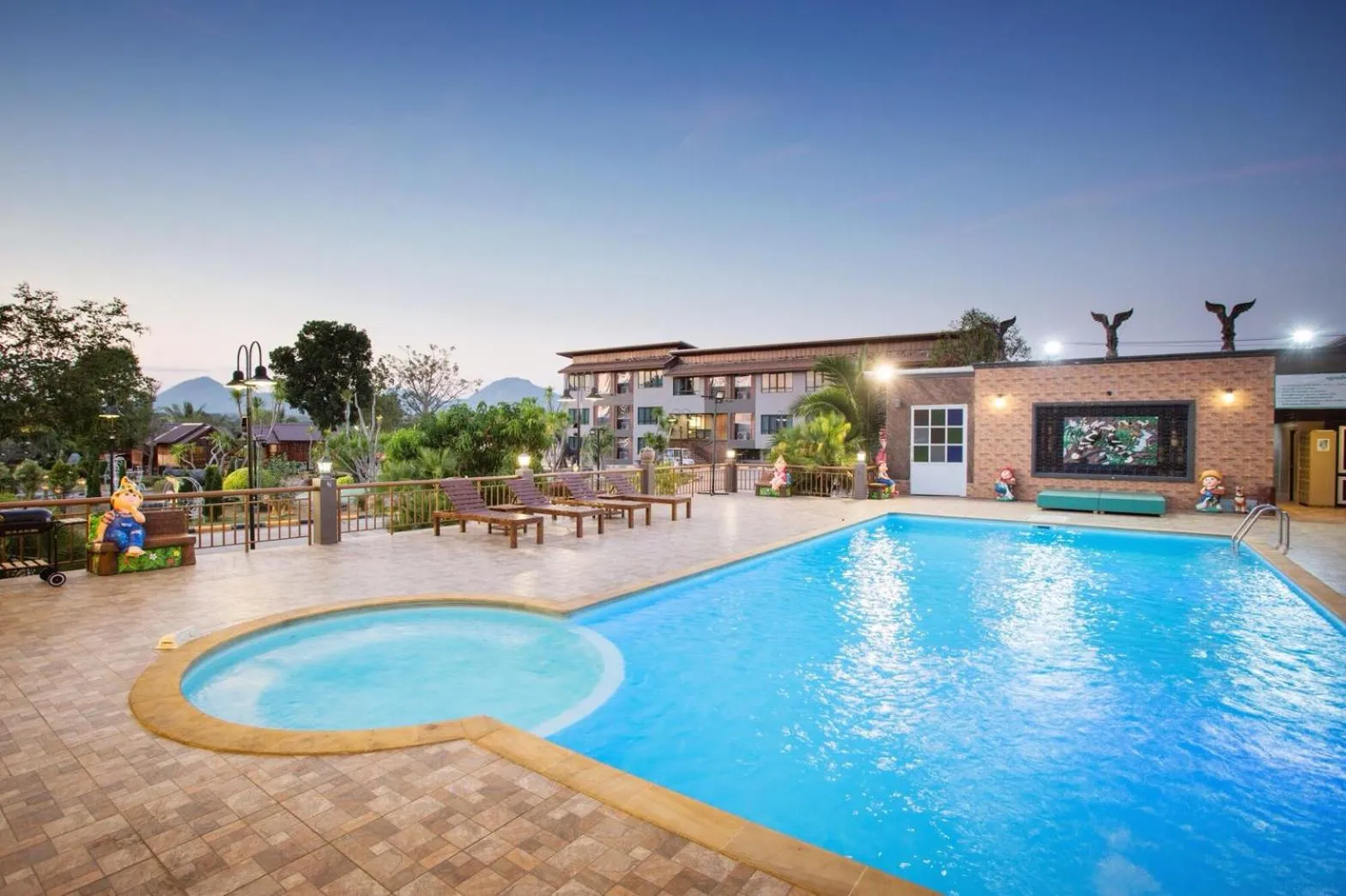 Swimming pool in Grandsiri Resort KhaoYai