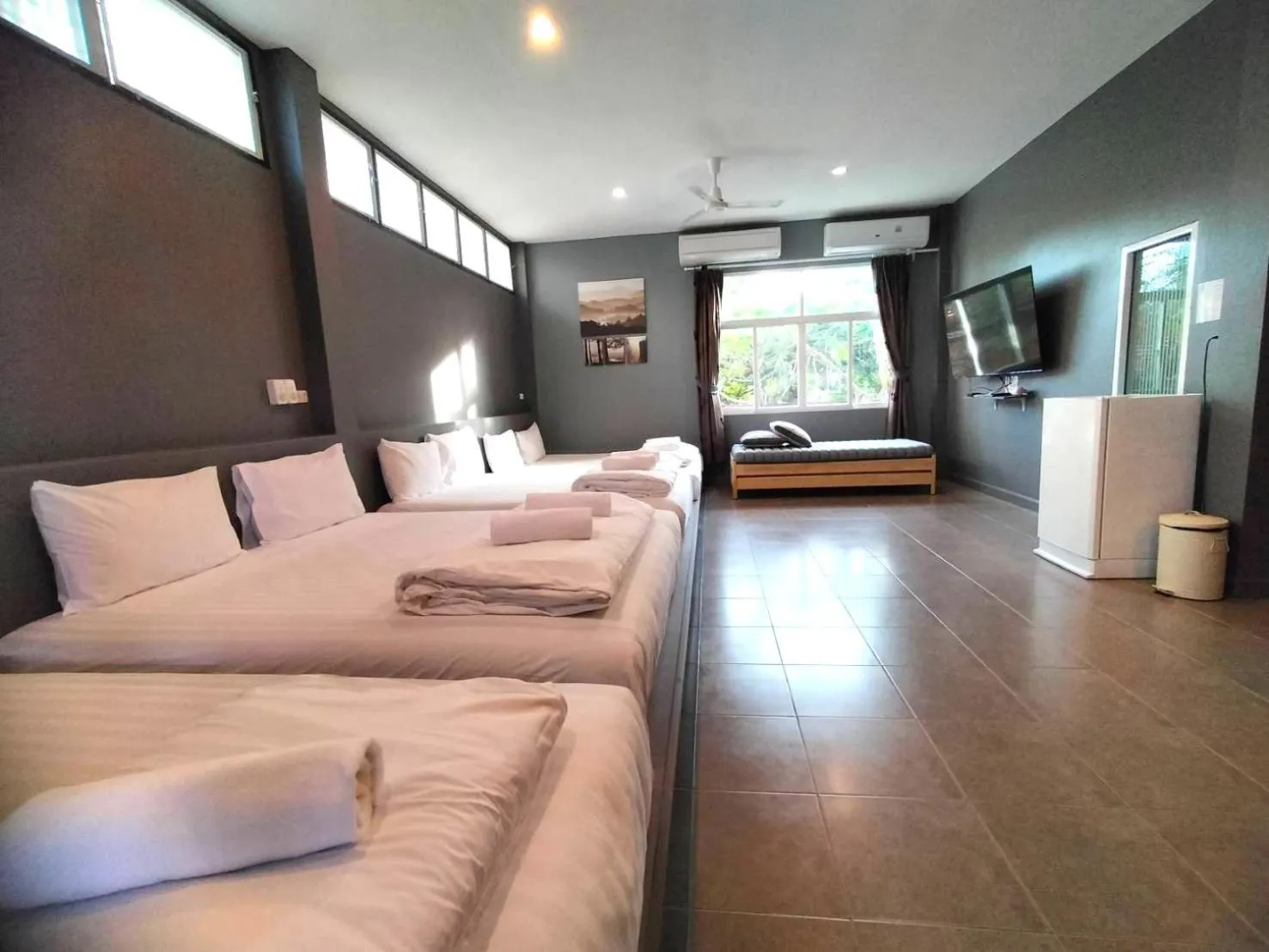 Communal lounge/ TV room, Bed in Grandsiri Resort KhaoYai