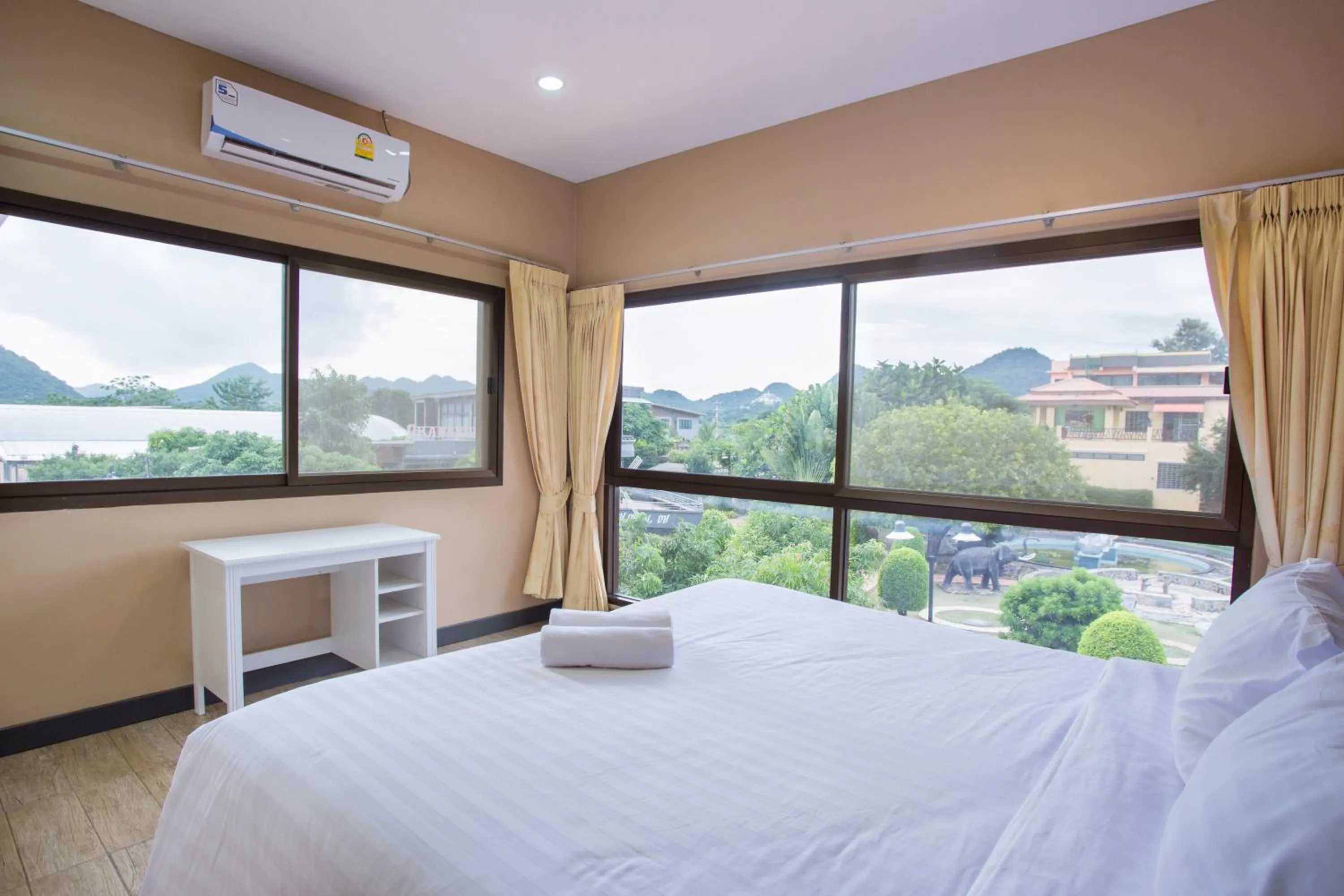Mountain view, Bed in Grandsiri Resort KhaoYai