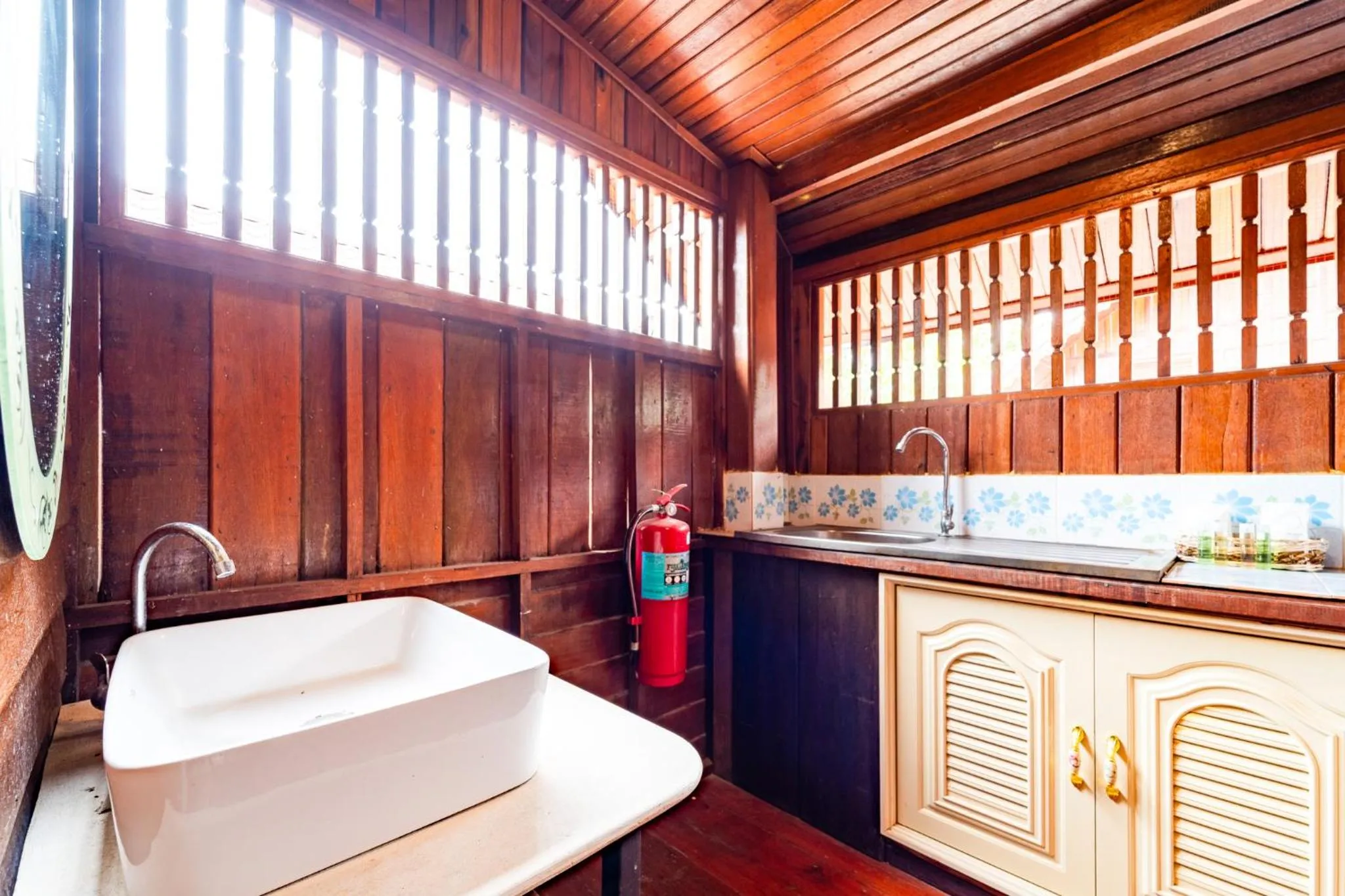 Kitchen or kitchenette in Grandsiri Resort KhaoYai